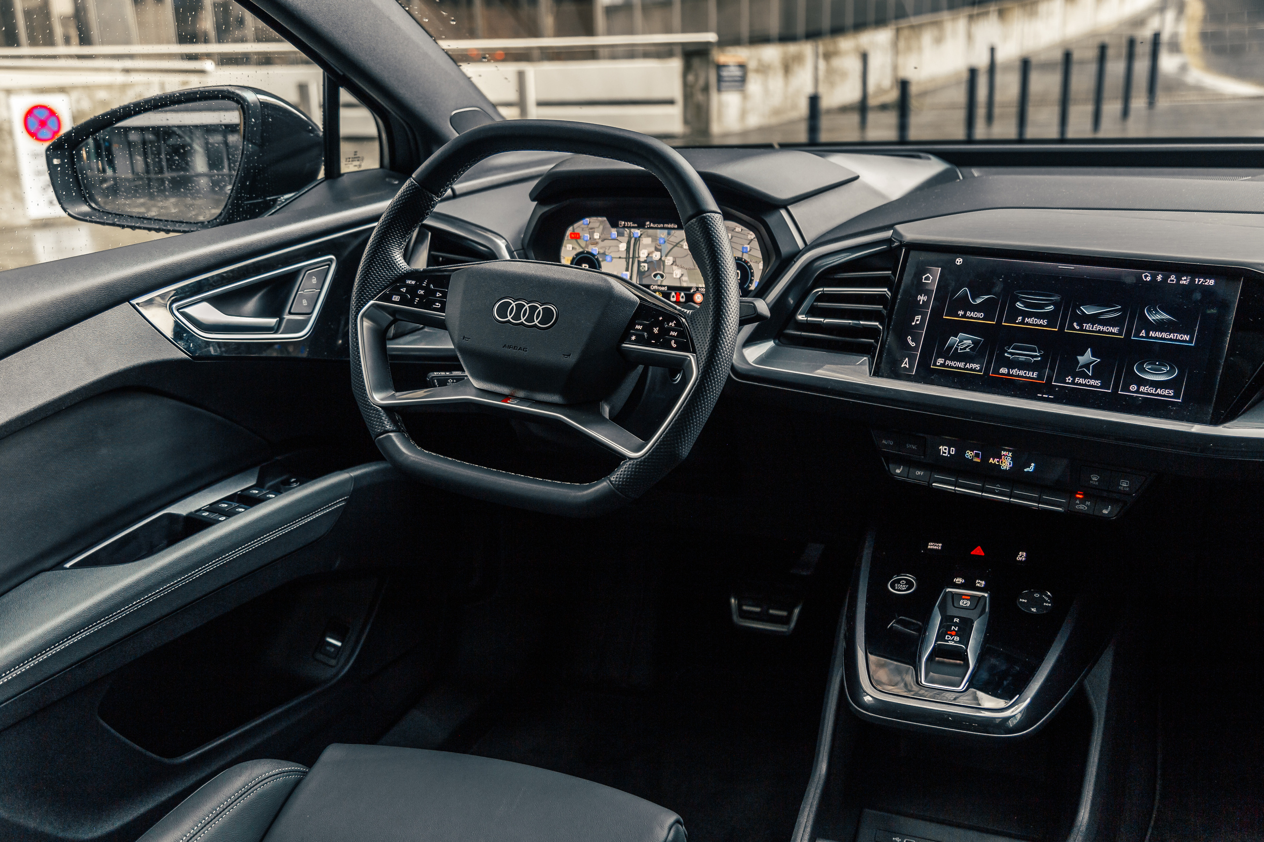 Audi Q4 E-Tron. Photographer in Paris — Vitalii Motruk