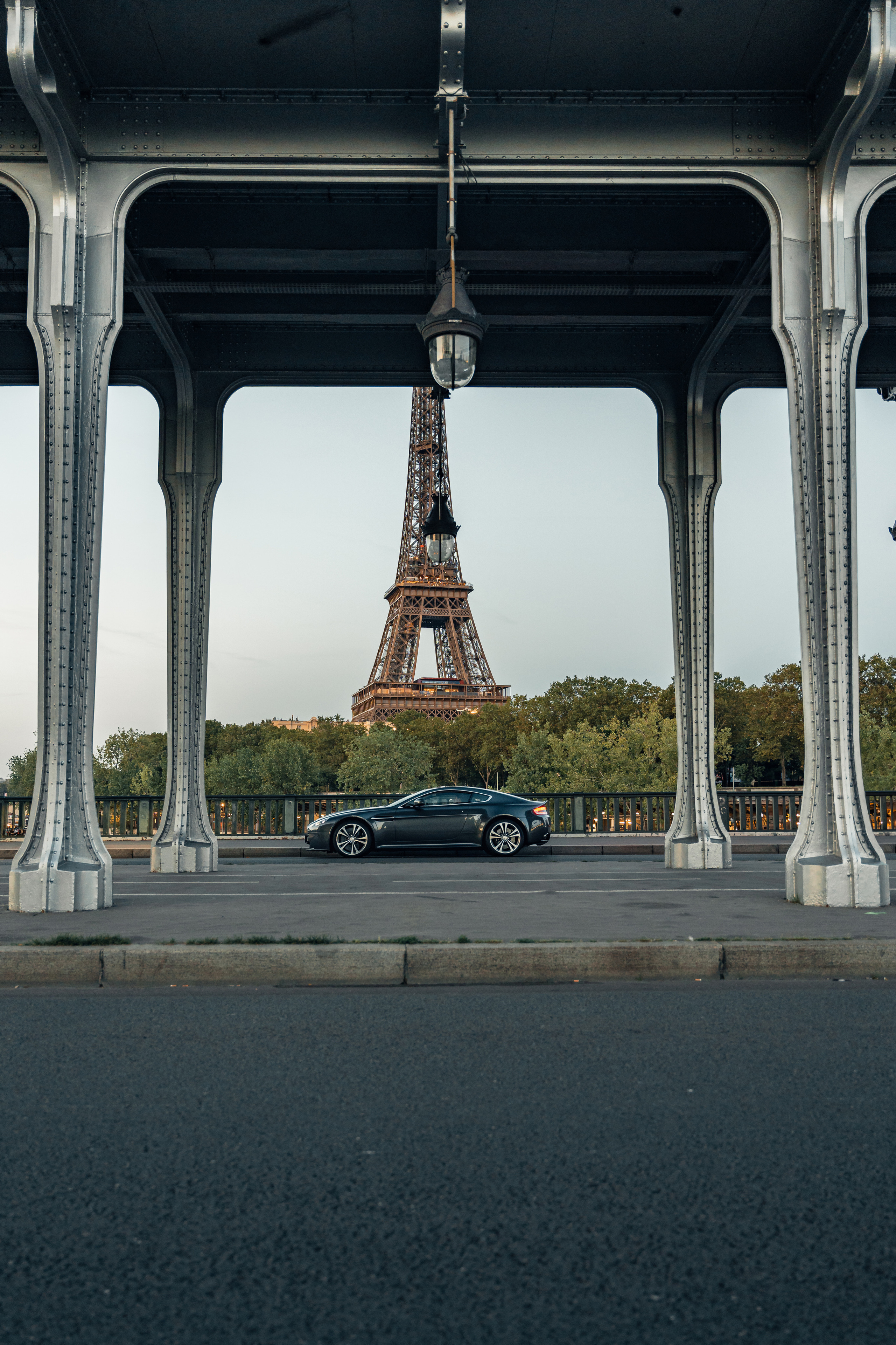Aston Martin Vantage. Photographe de voitures à Paris — Vitalii Motruk