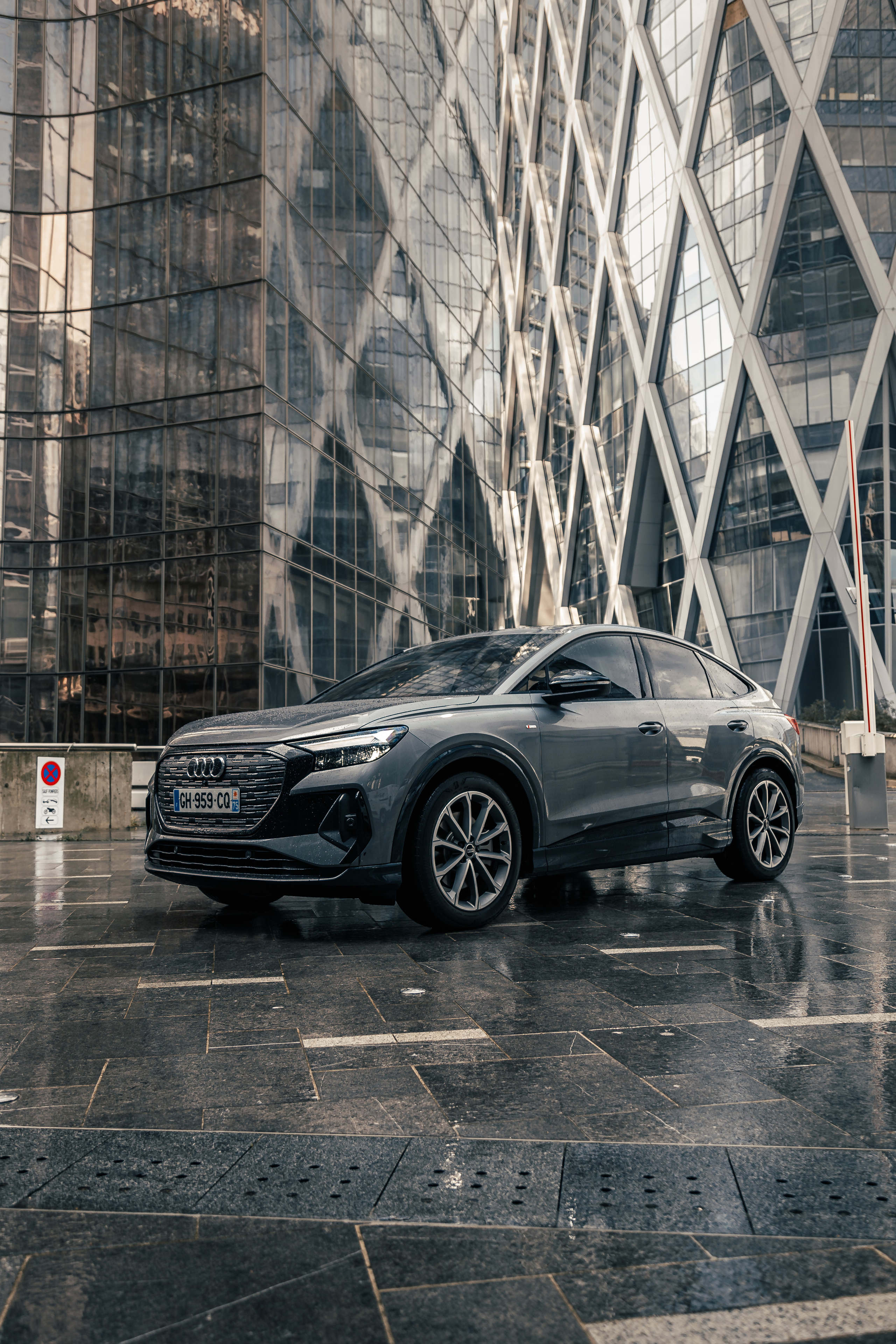 Audi Q4 E-Tron. Photographer in Paris — Vitalii Motruk