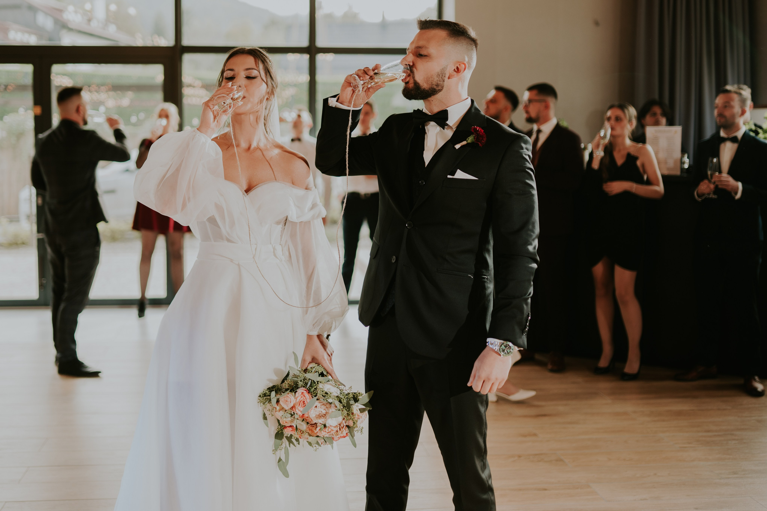 Sala Koralowa w Jaworzu: Opowieść o ślubie Nikoli i Kacpra. Karkowskafoto - fotografia miłości