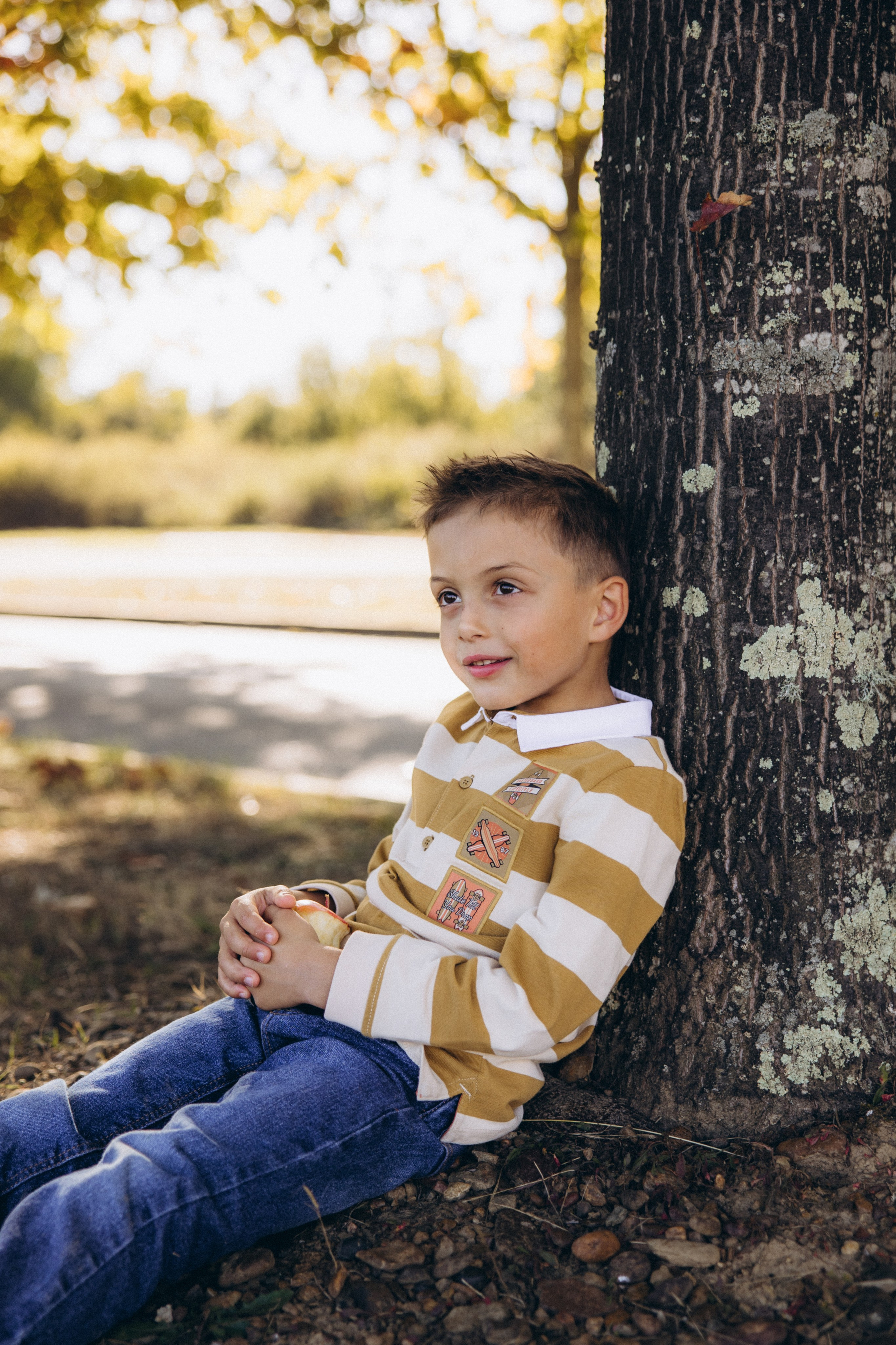 Autumn mother-son family photoshoot in Toulouse. Eugenie Smirnova — wedding, corporate and lifestyle photographer in Toulouse and Southwest France