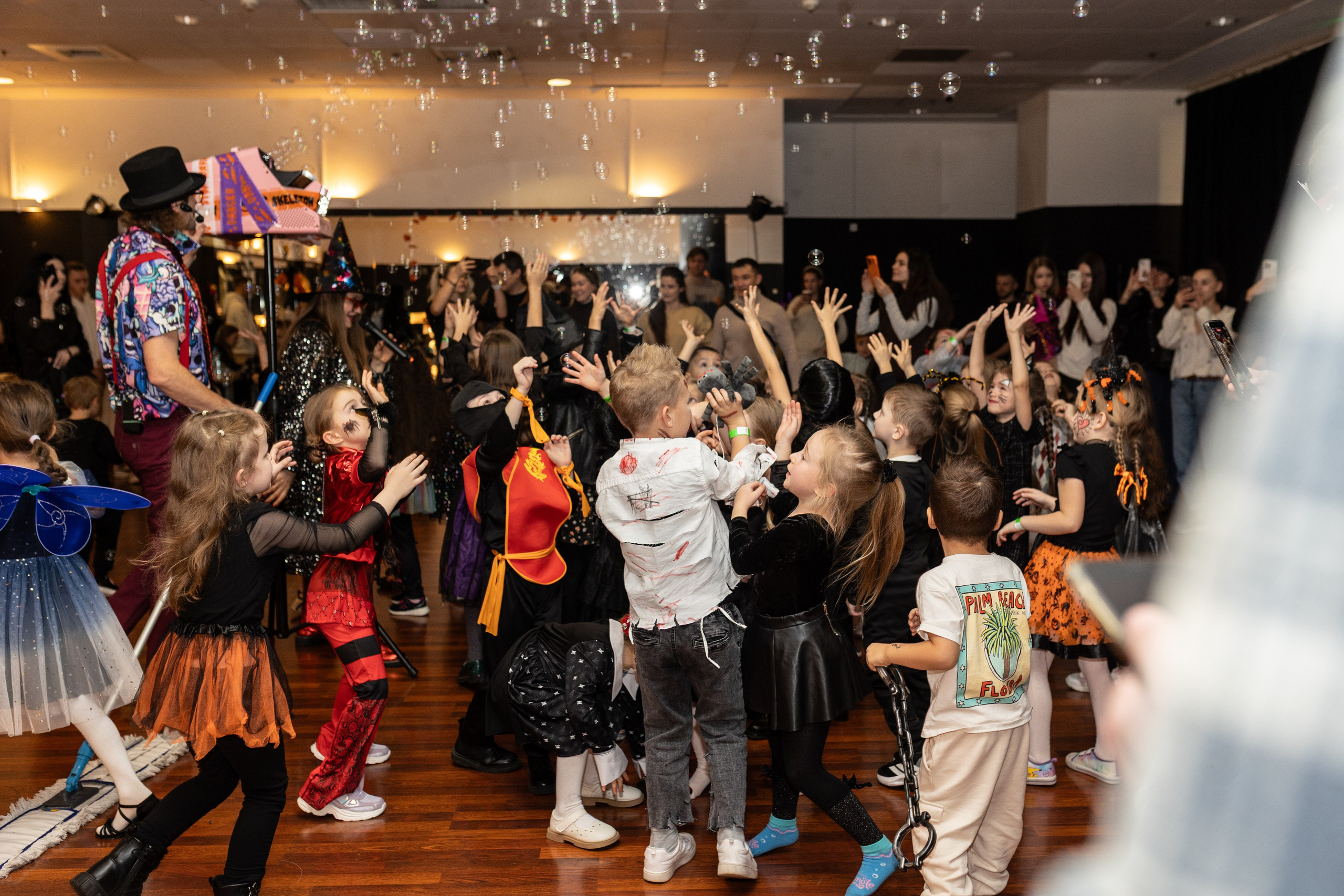 Leo dance studio Helloween 2025. Семейный и детский фотограф в Варшаве Мила Бобровская