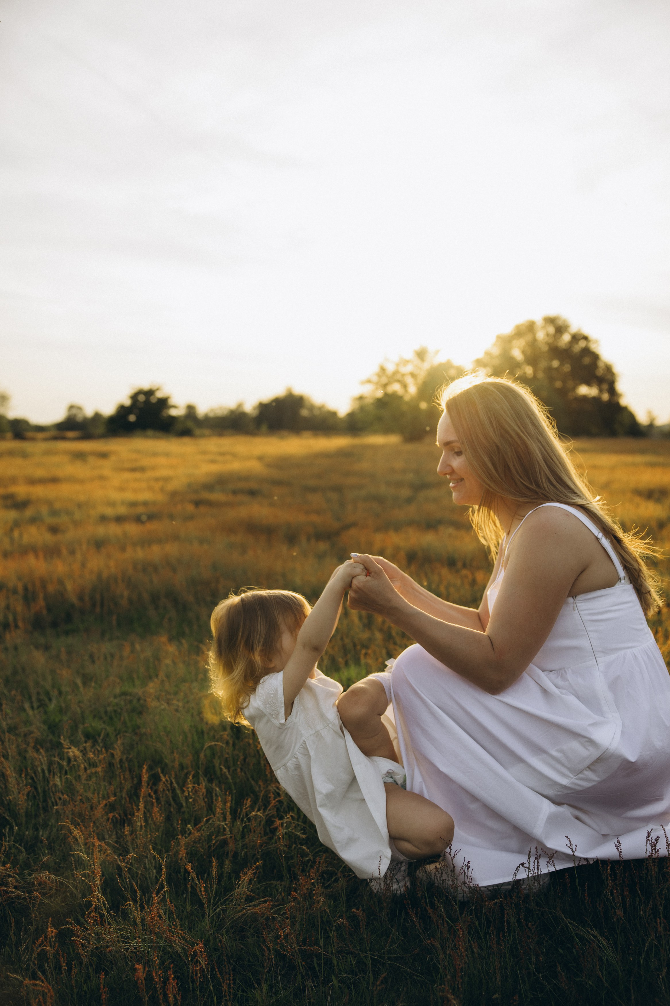 Familienshooting bei Sonnenuntergang. Familien & Hochzeitfotografin Nadja Holzmann