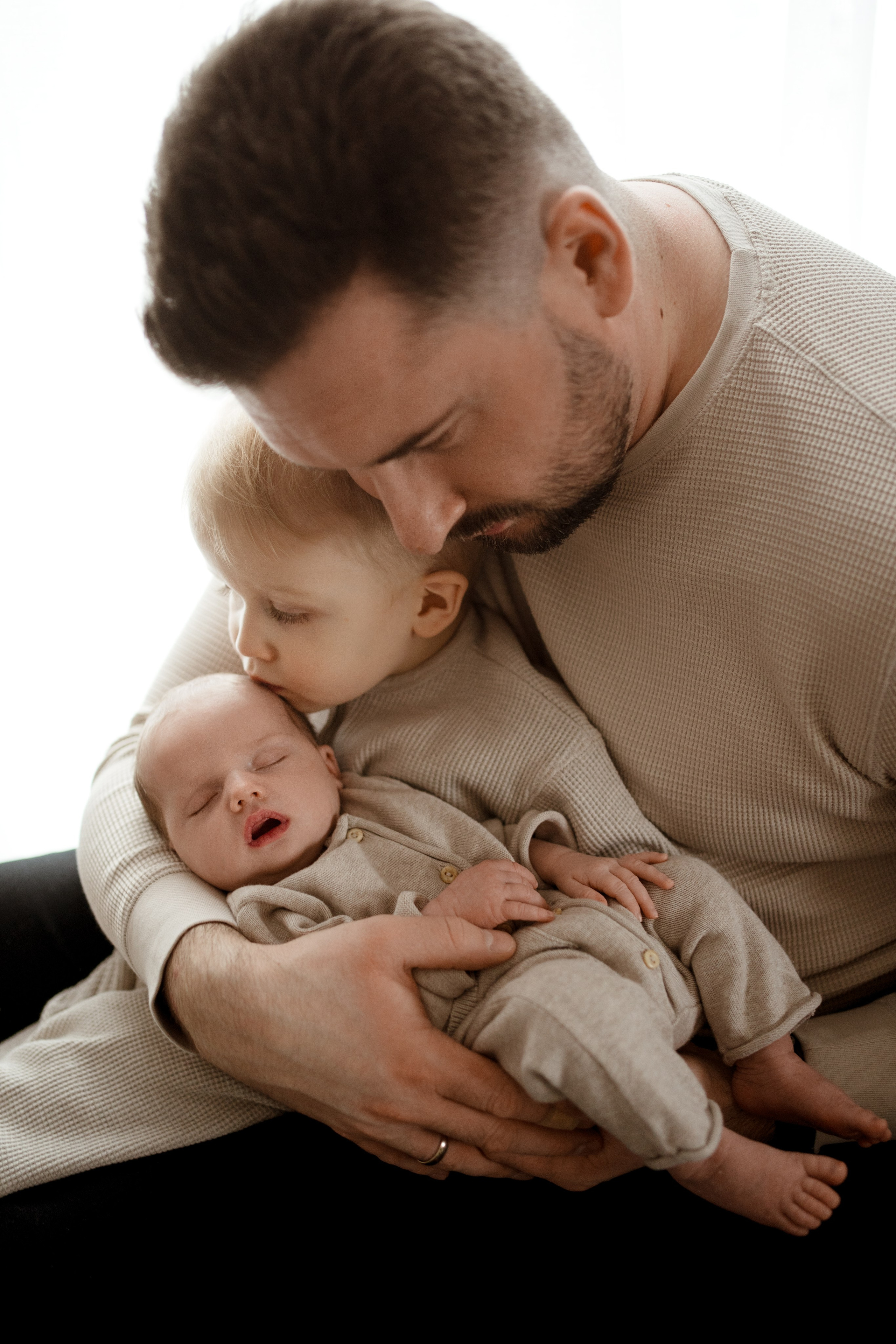 Sesja noworodkowa w domu. Fotograf Łódź - sesja ciążowa, noworodkowa, dziecięca. Studio w Łodzi