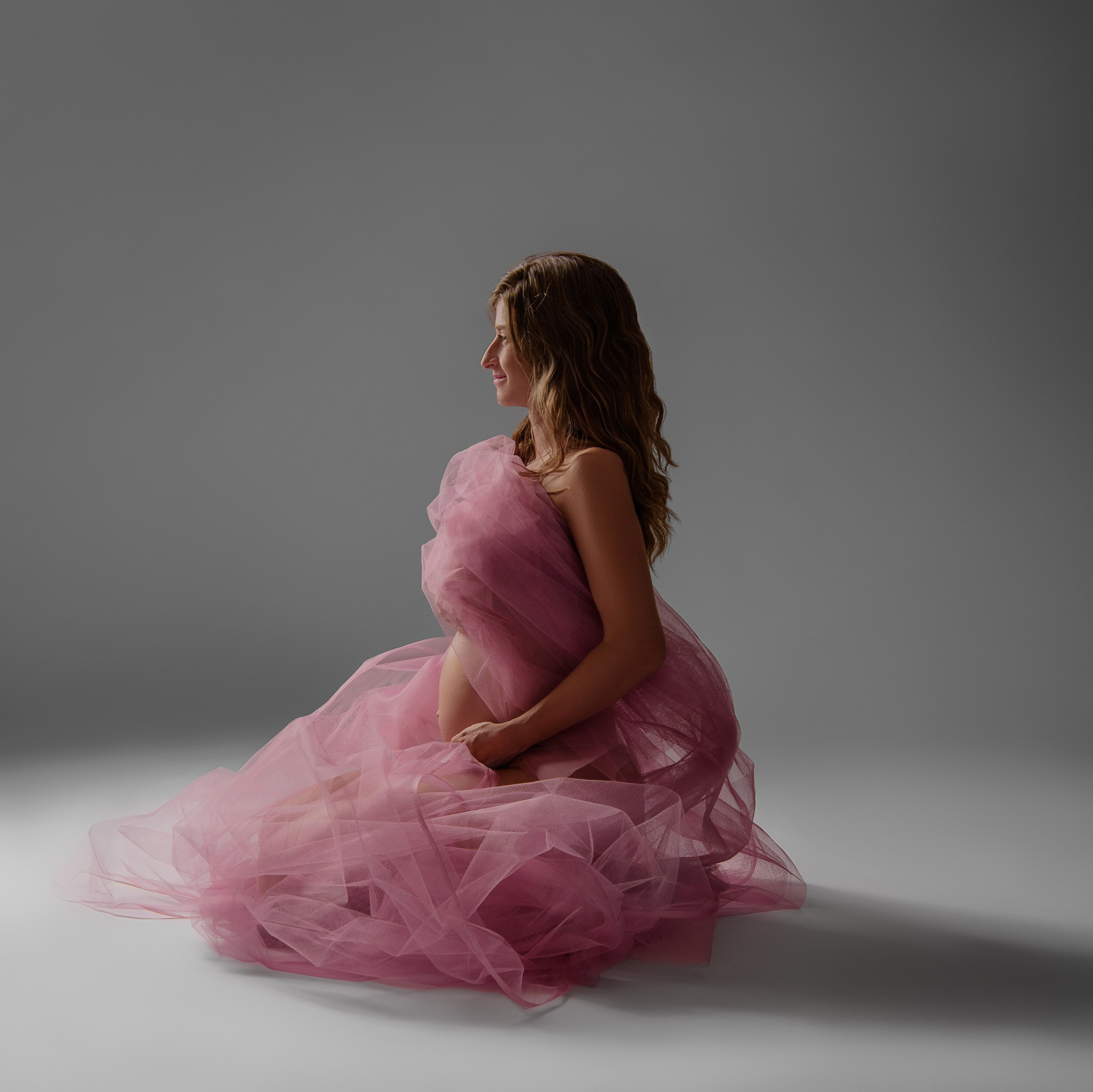 Студийная фотосессия беременности в студии в Ницце, Франция, Лазурка. МАРИЯ ВАЛУЕВА Фотограф в Ницце, Каннах, Монако, Франции, Европе. Фотограф в Стамбуле