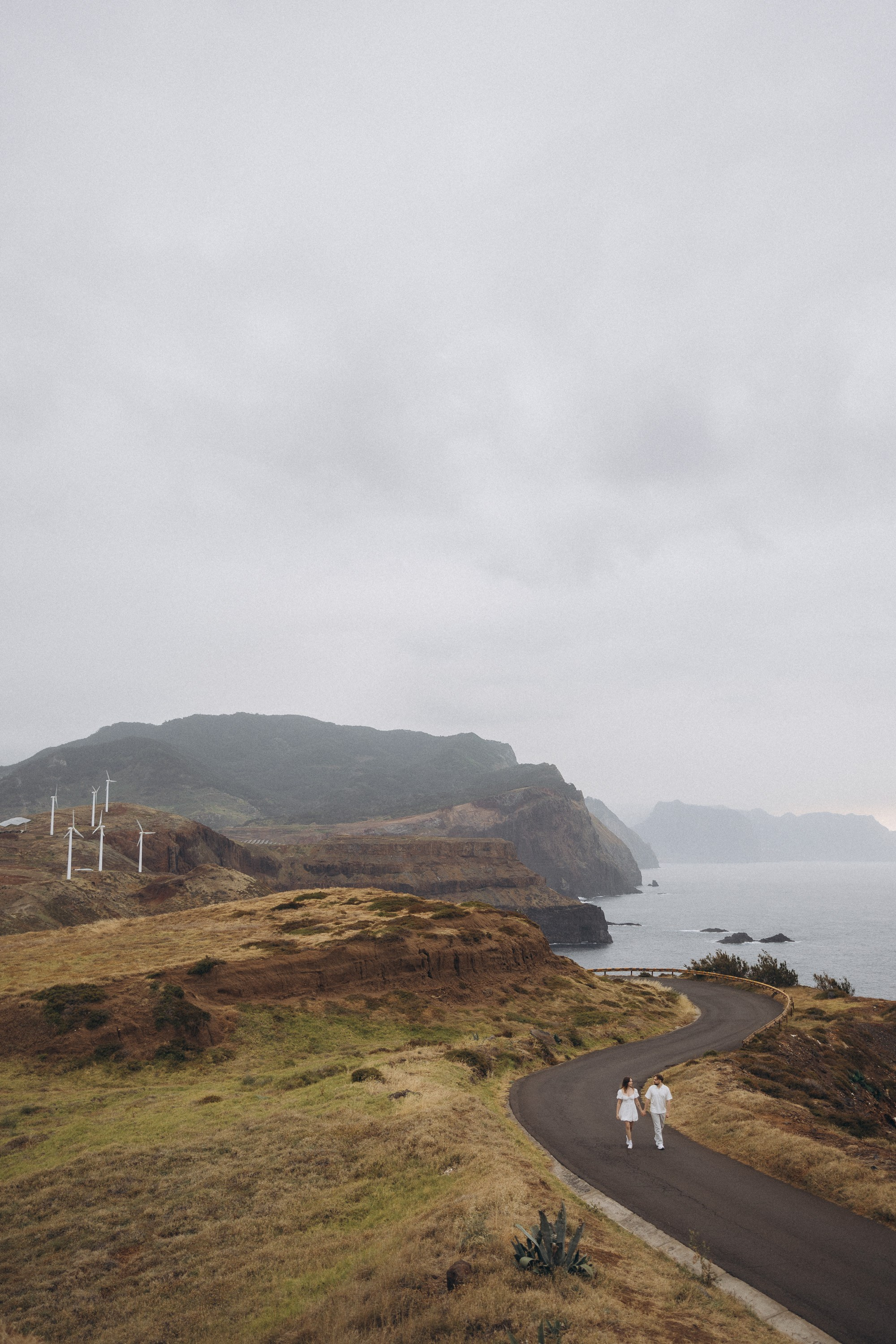 Surprise marriage proposal in São Lourenço, Madeira – romantic couple photography on dramatic coastal cliffs