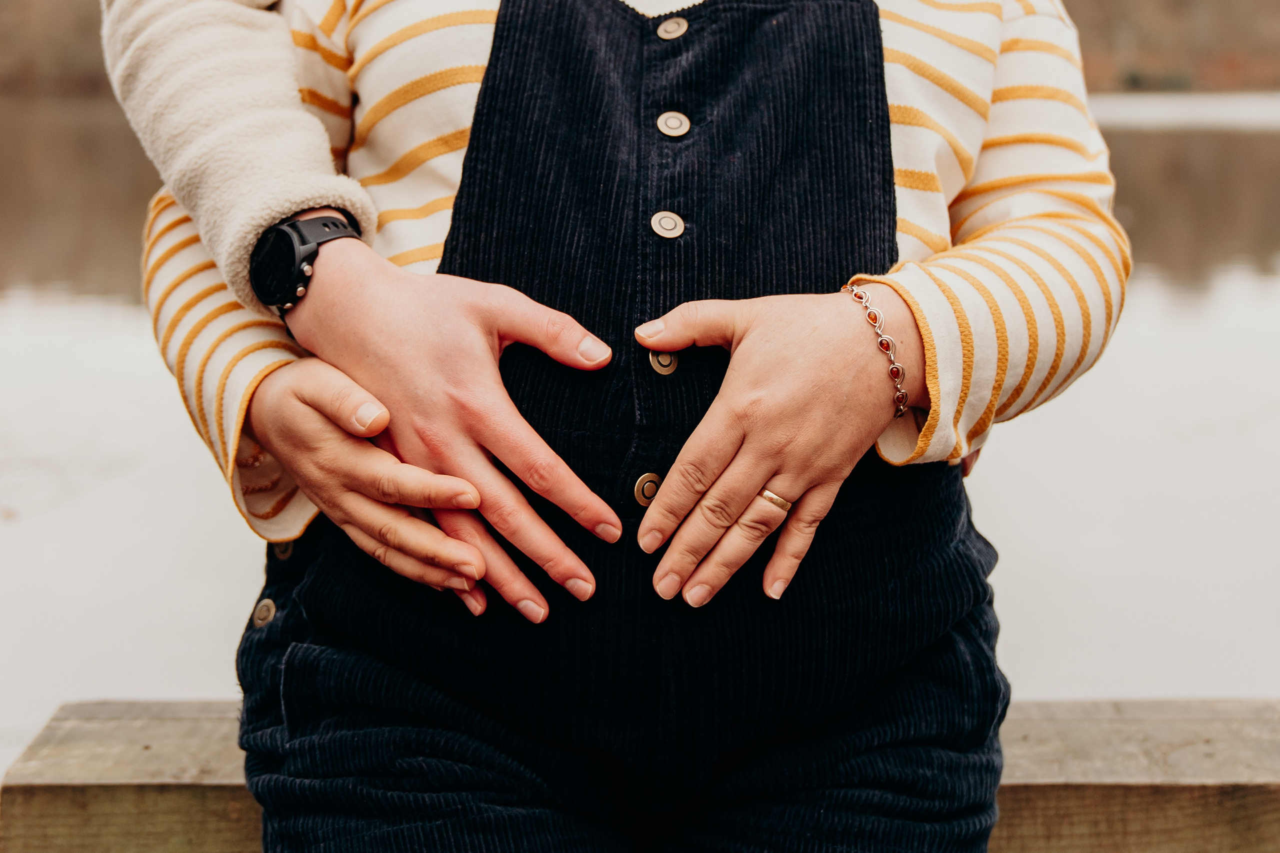 Maternity photographer Gosforth, Newcastle Upon Tyne, Northumberland. Outdoor maternity lifestyle photography