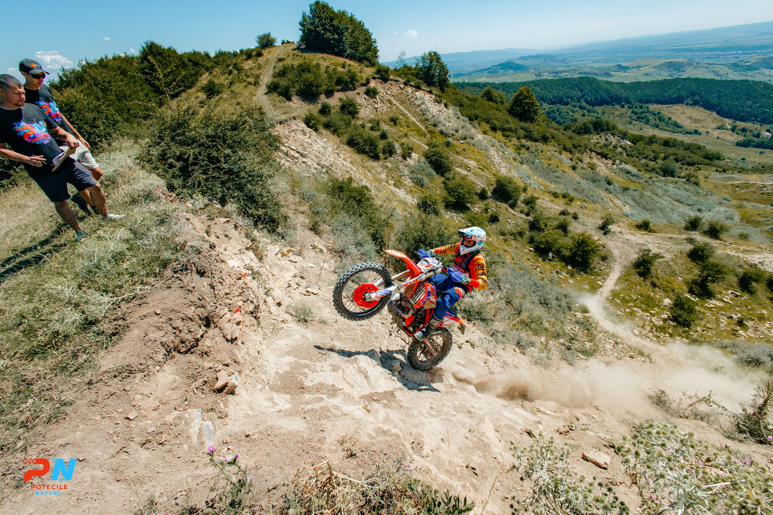 Potecile Naturii 2025. Raw Studio. Fotograful tau de nunta!