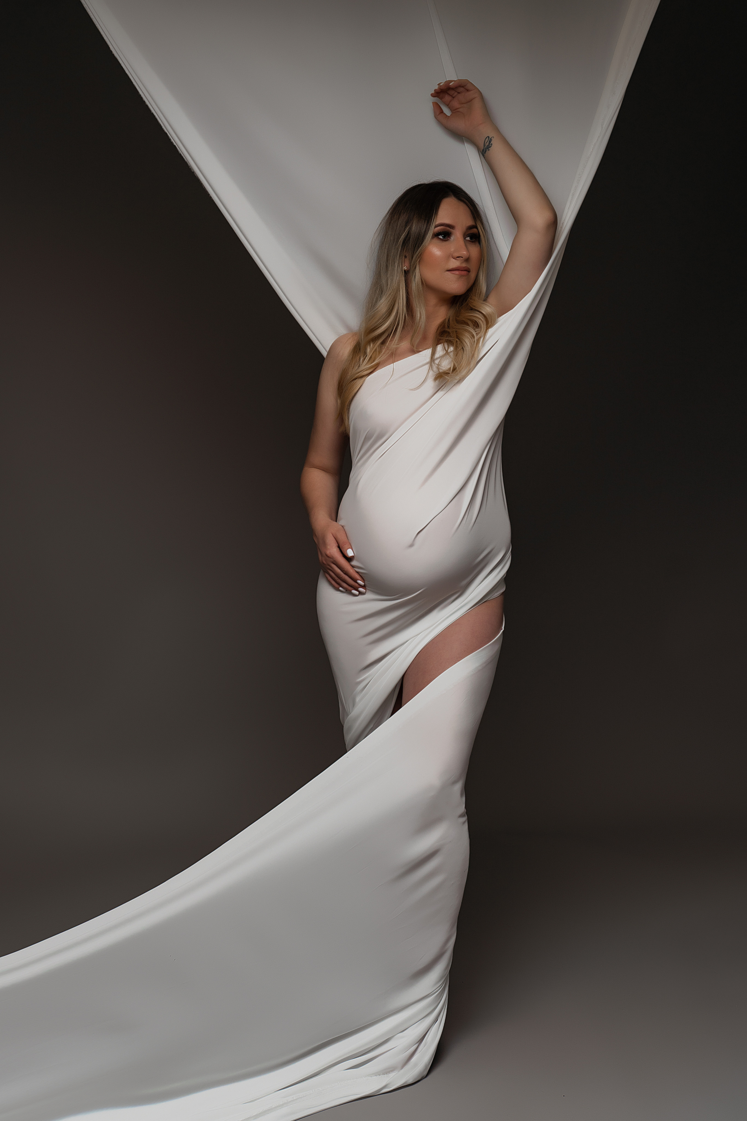 STUDIO: Violeta. Maternity/Love story/Wedding photographer