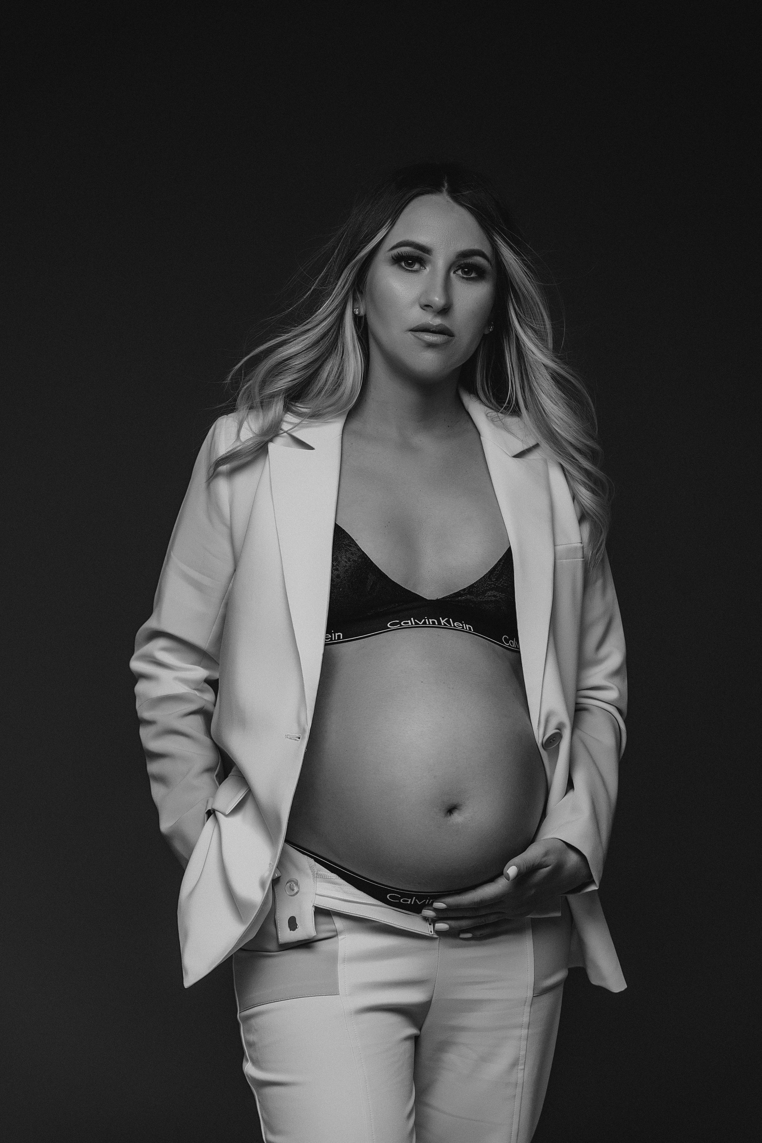 STUDIO: Violeta. Maternity/Love story/Wedding photographer