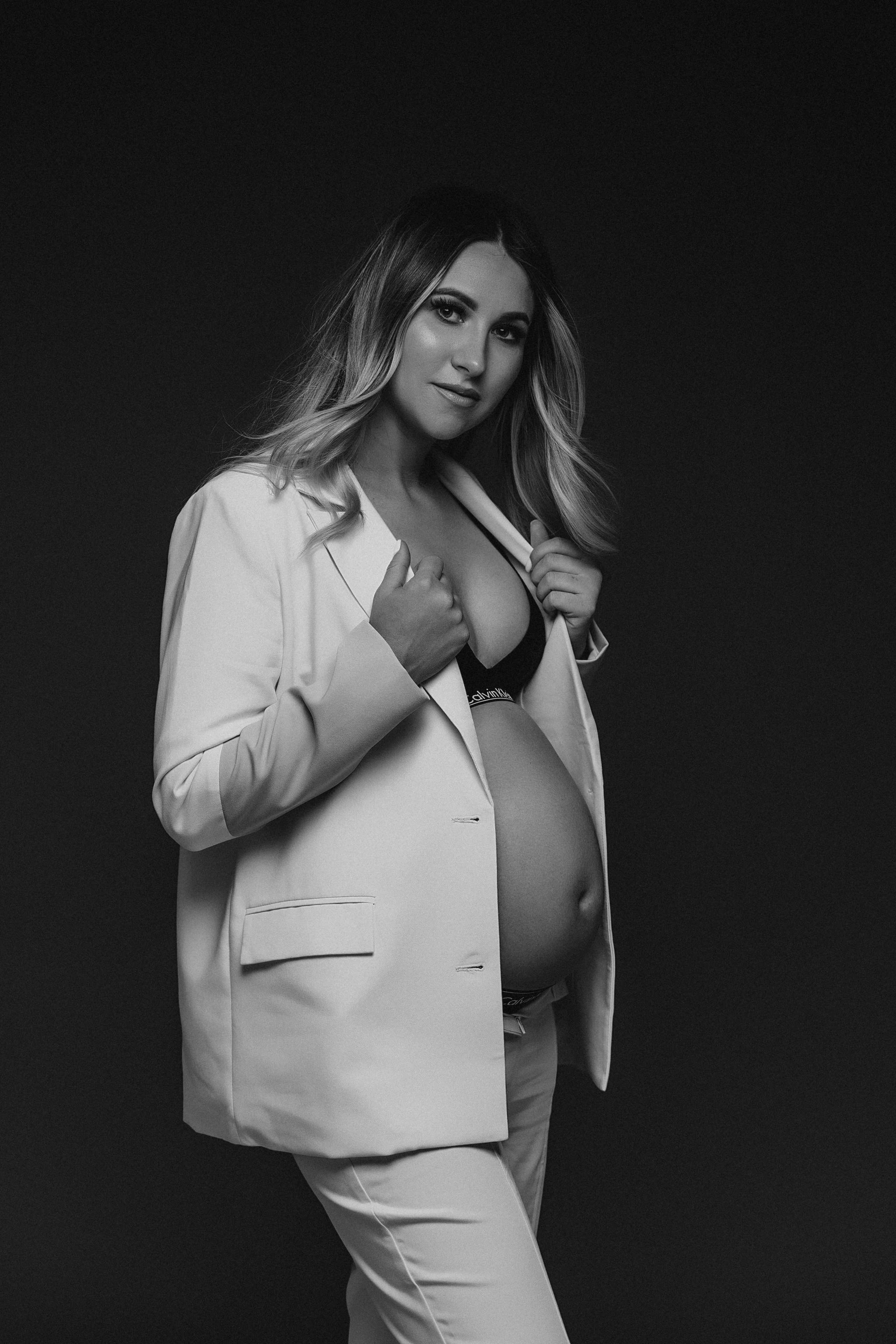 STUDIO: Violeta. Maternity/Love story/Wedding photographer