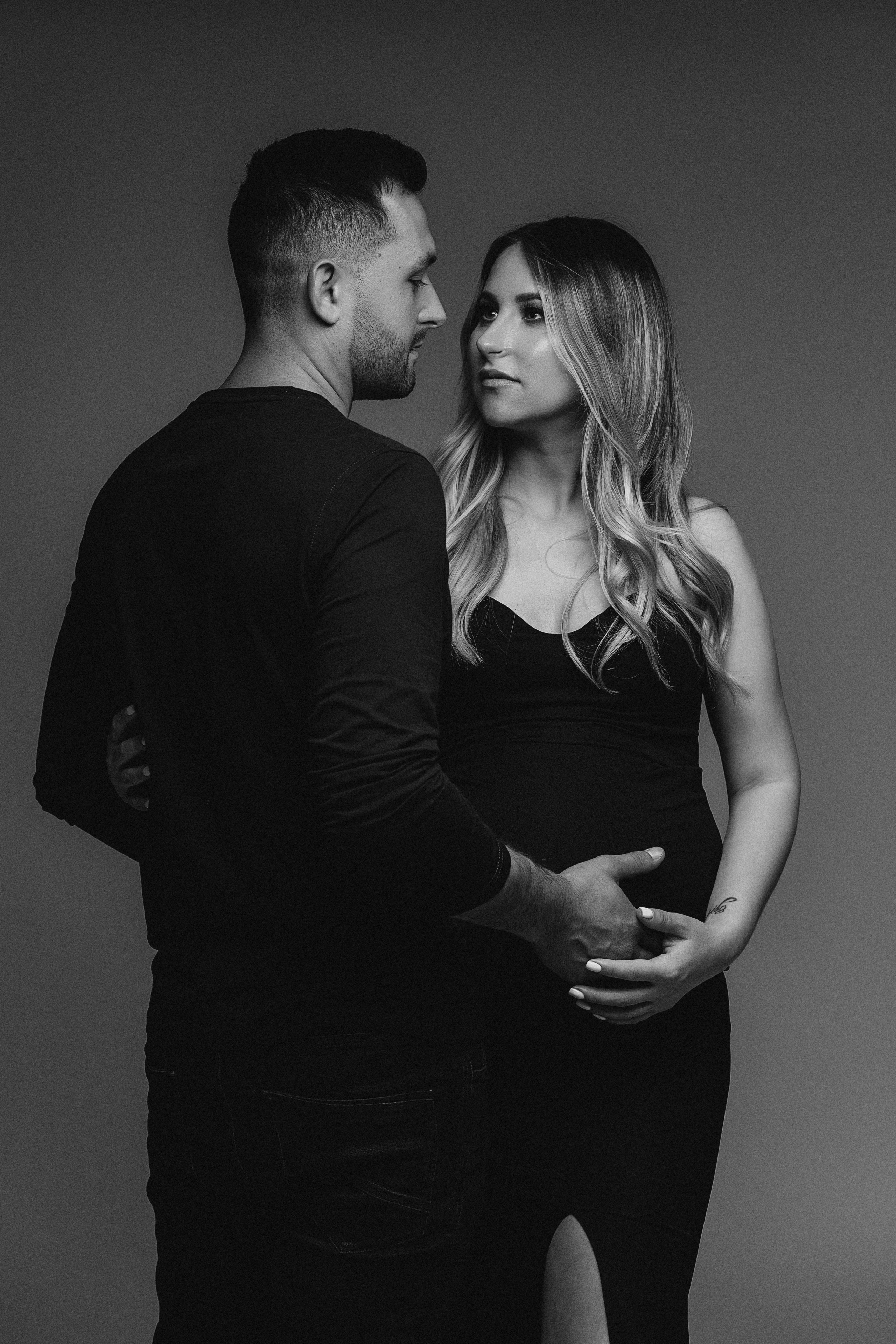 STUDIO: Violeta. Maternity/Love story/Wedding photographer