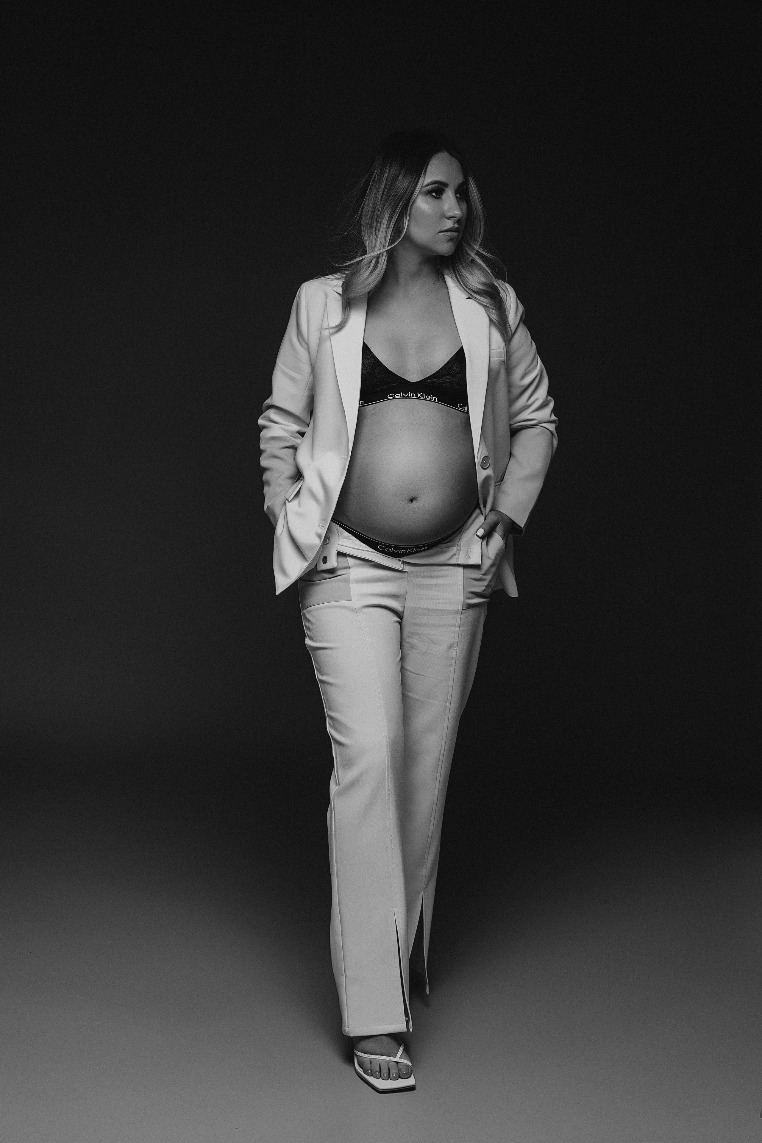 STUDIO: Violeta. Maternity/Love story/Wedding photographer