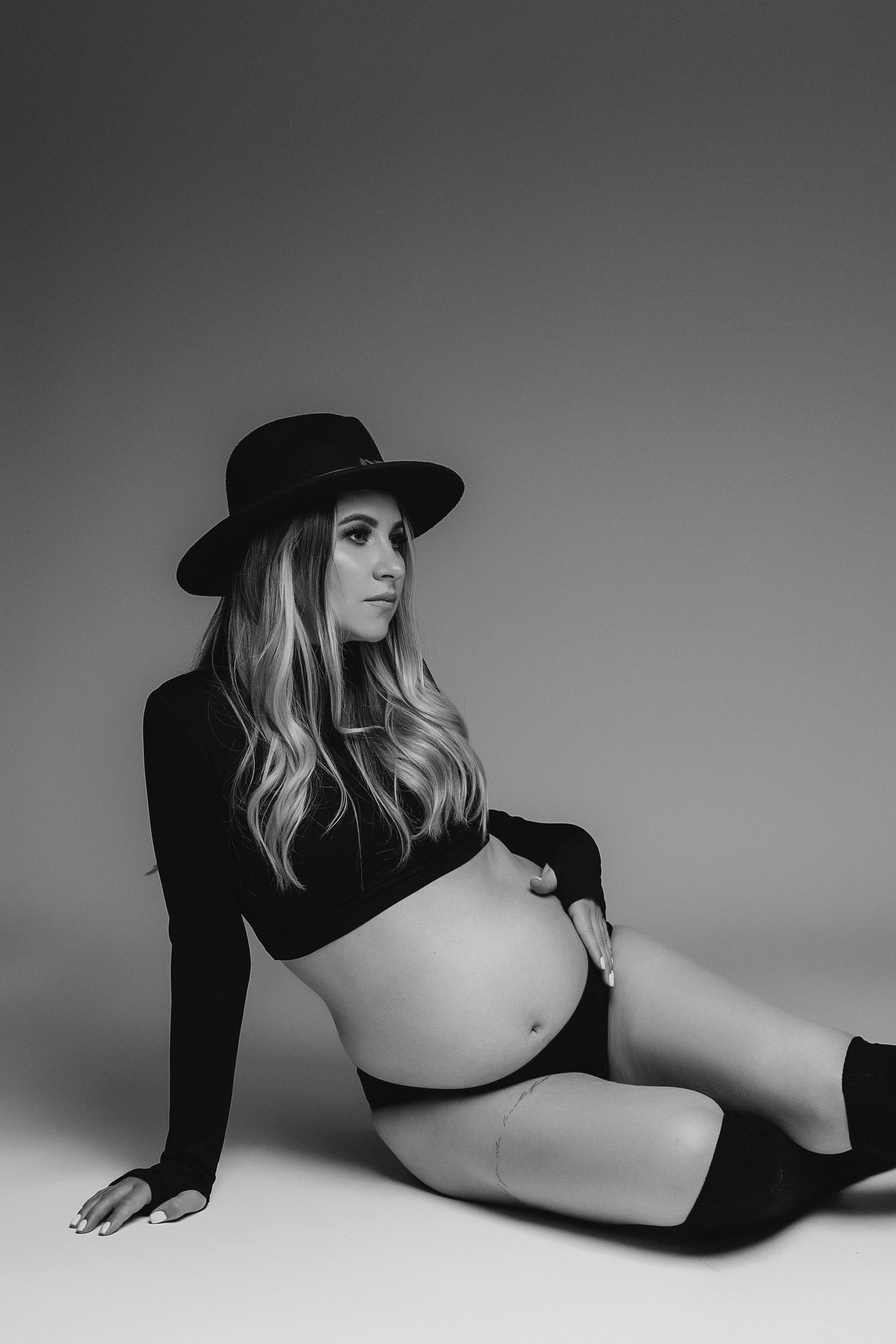 STUDIO: Violeta. Maternity/Love story/Wedding photographer