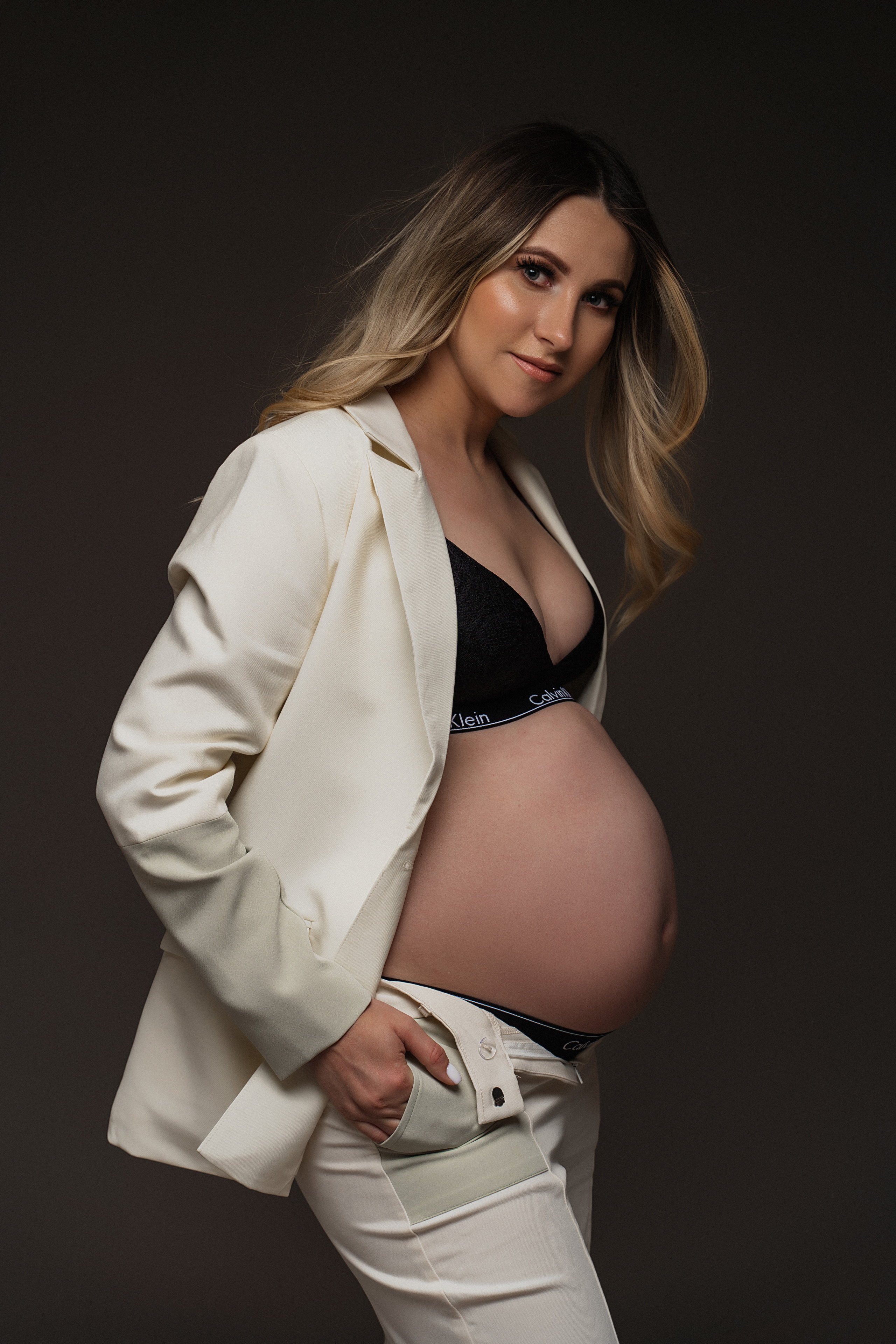 STUDIO: Violeta. Maternity/Love story/Wedding photographer