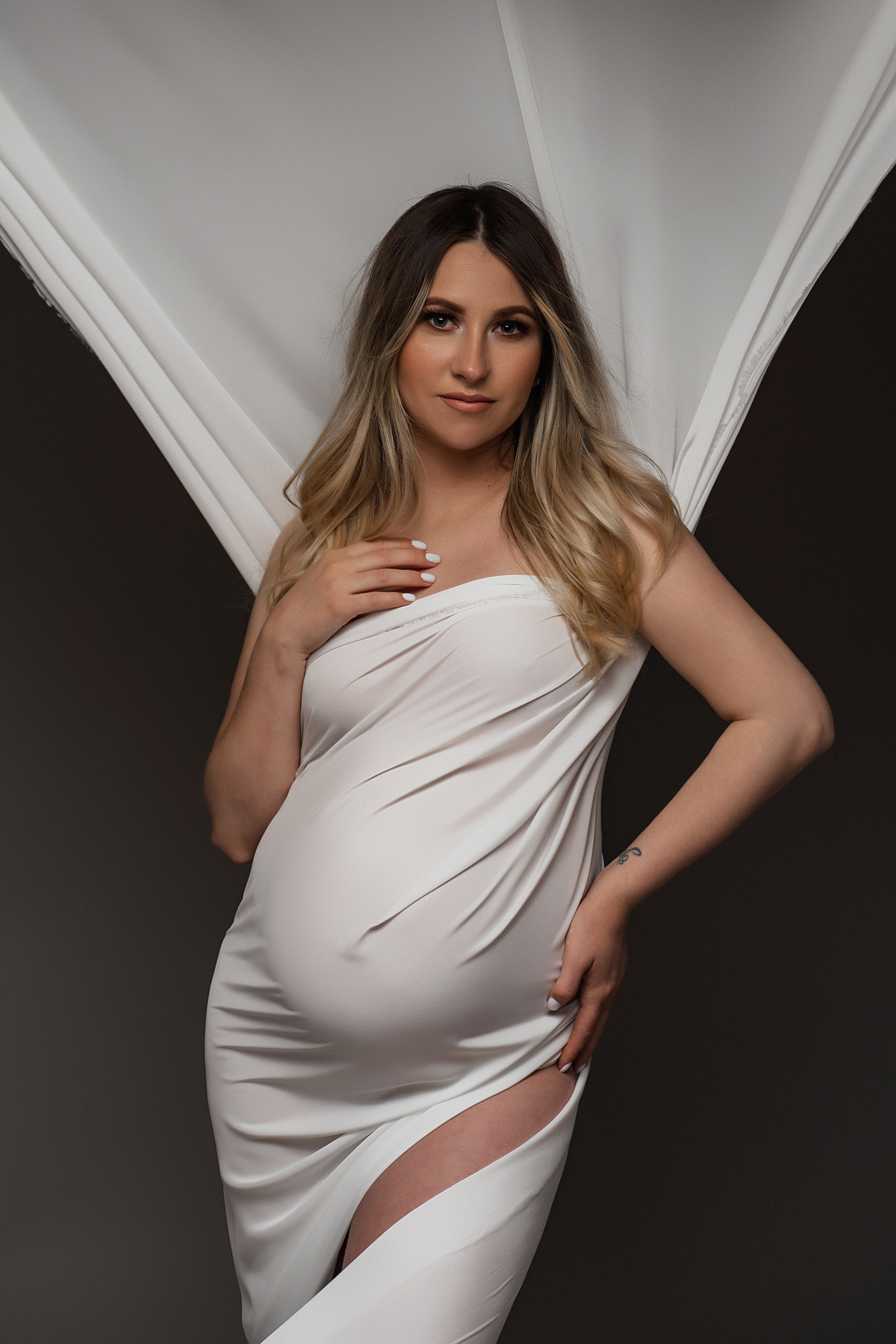 STUDIO: Violeta. Maternity/Love story/Wedding photographer