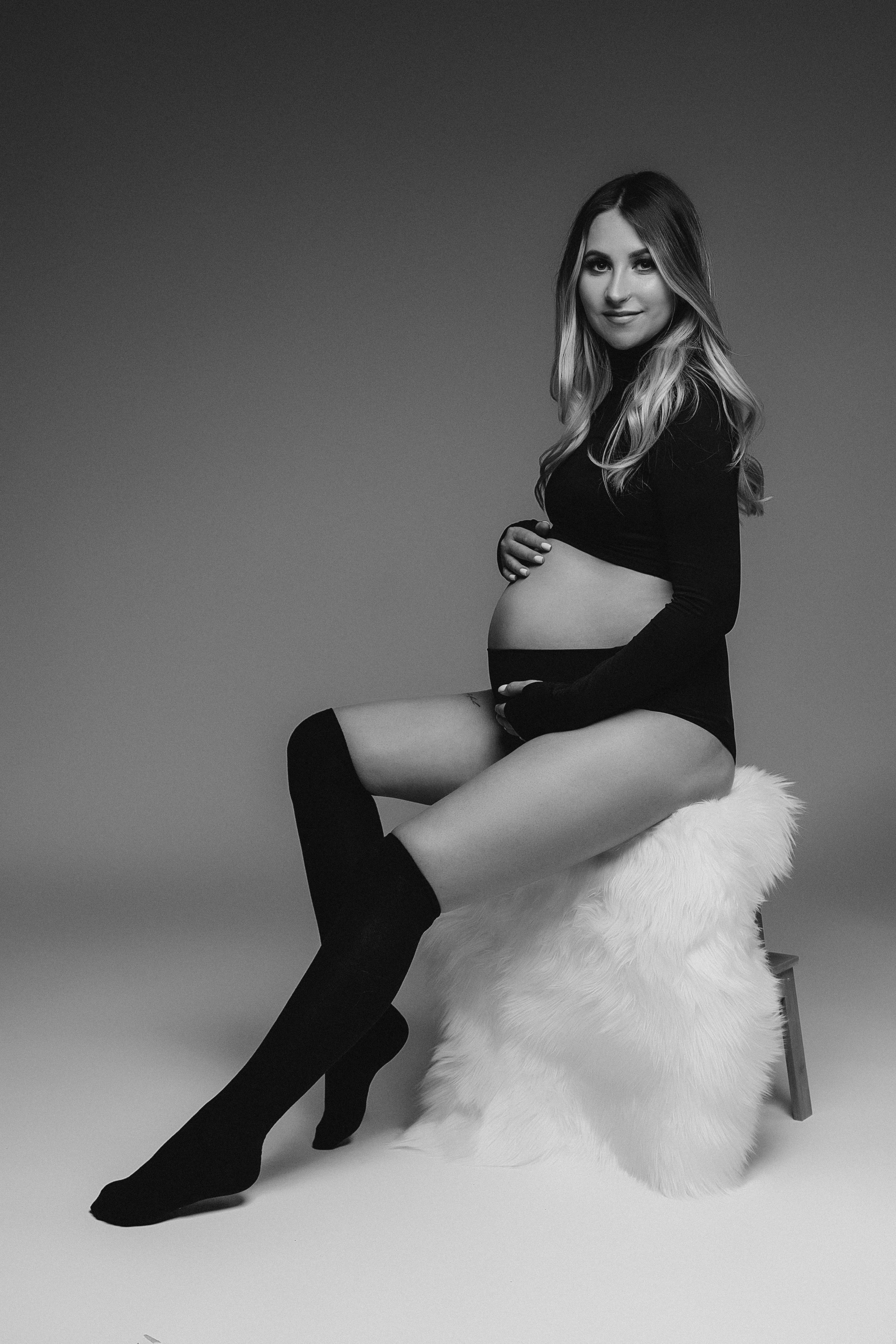 STUDIO: Violeta. Maternity/Love story/Wedding photographer