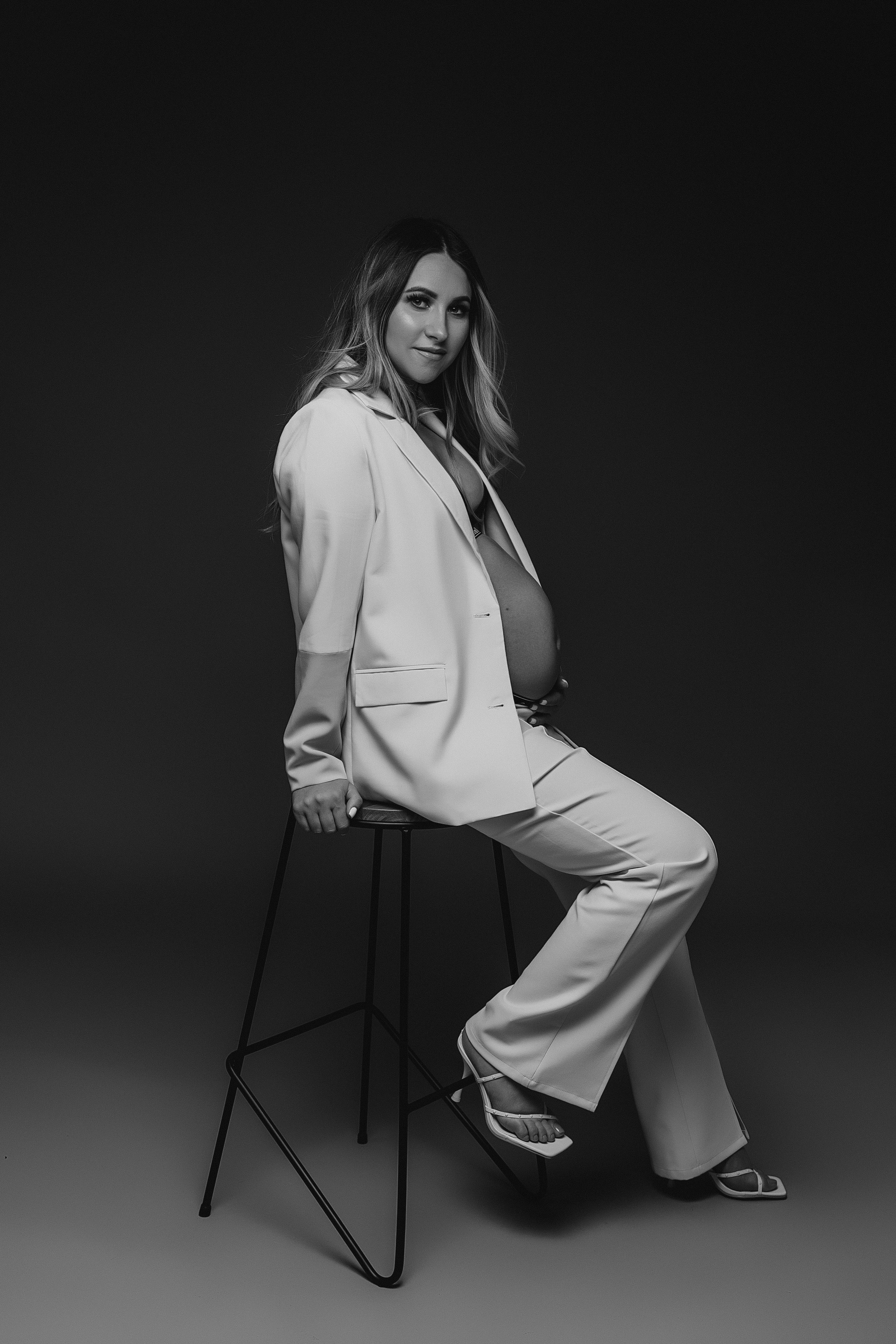 STUDIO: Violeta. Maternity/Love story/Wedding photographer