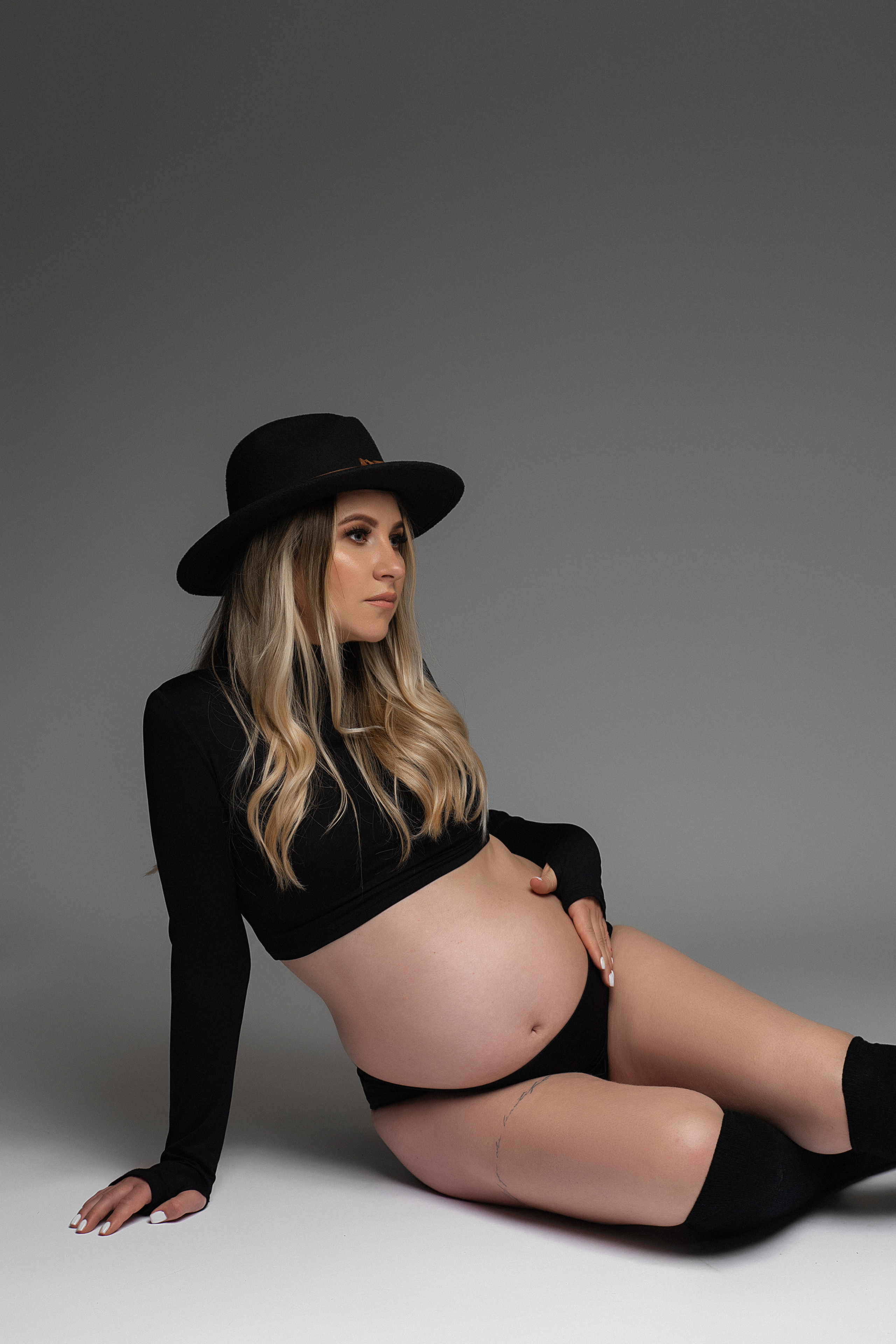 STUDIO: Violeta. Maternity/Love story/Wedding photographer