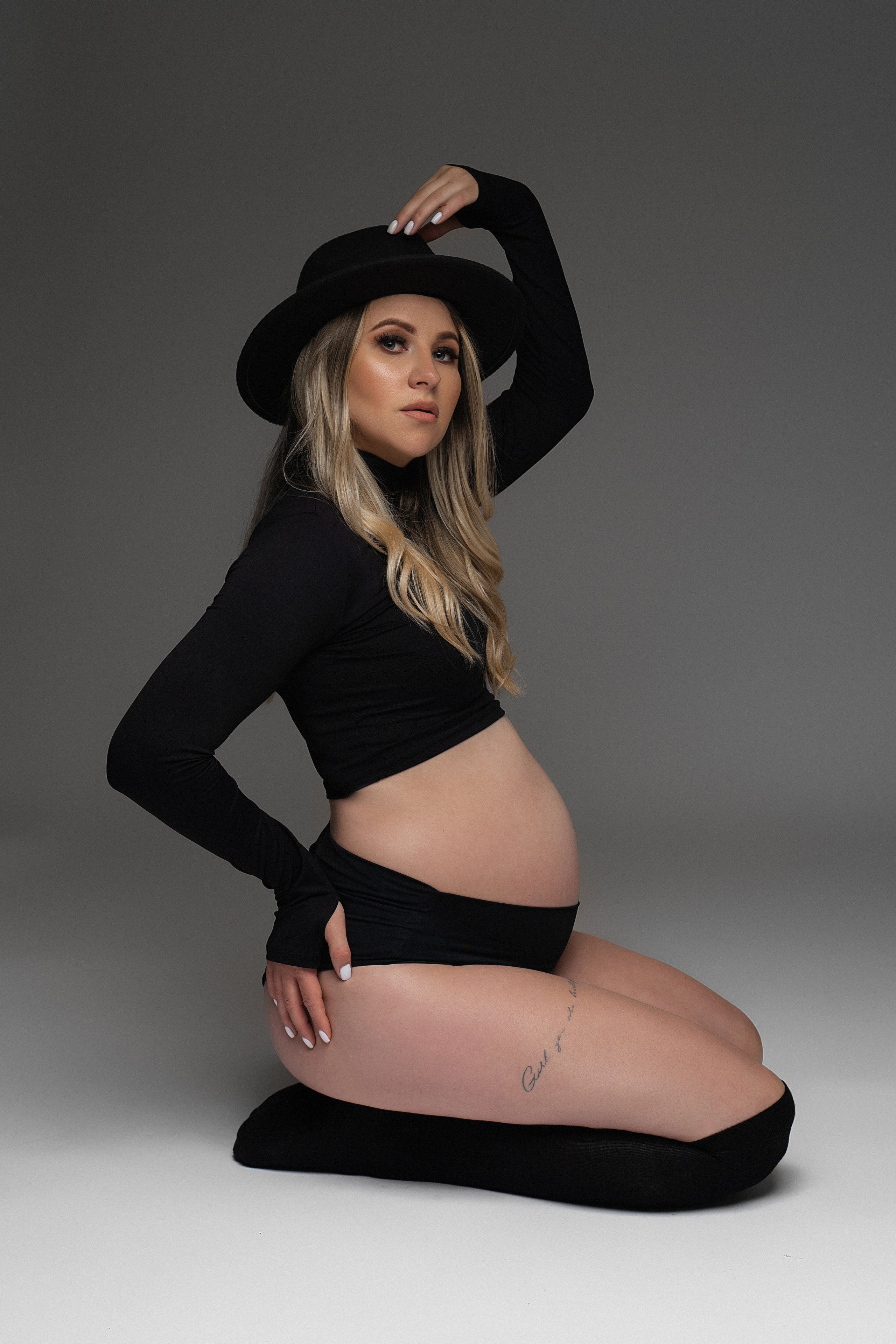 STUDIO: Violeta. Maternity/Love story/Wedding photographer