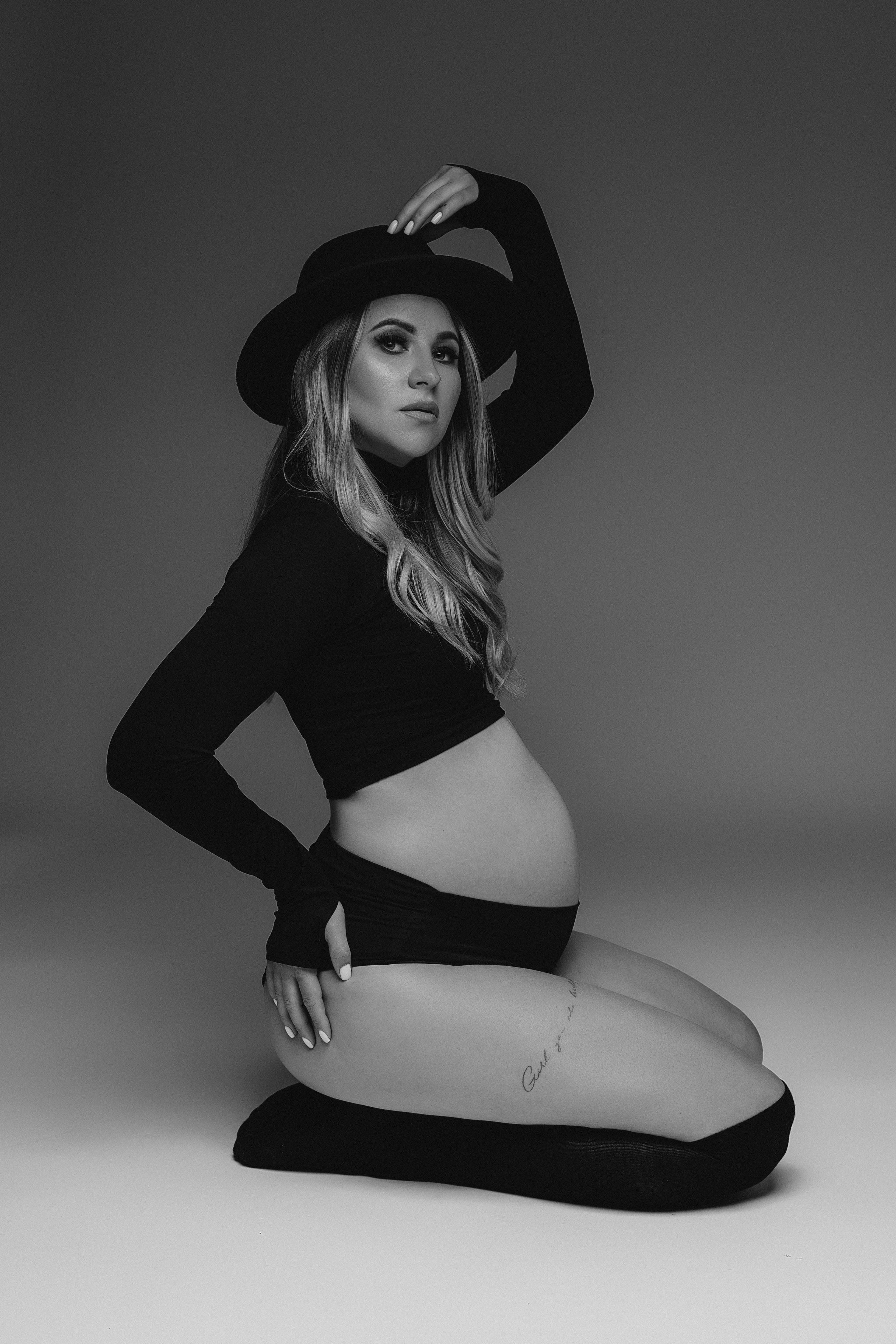 STUDIO: Violeta. Maternity/Love story/Wedding photographer