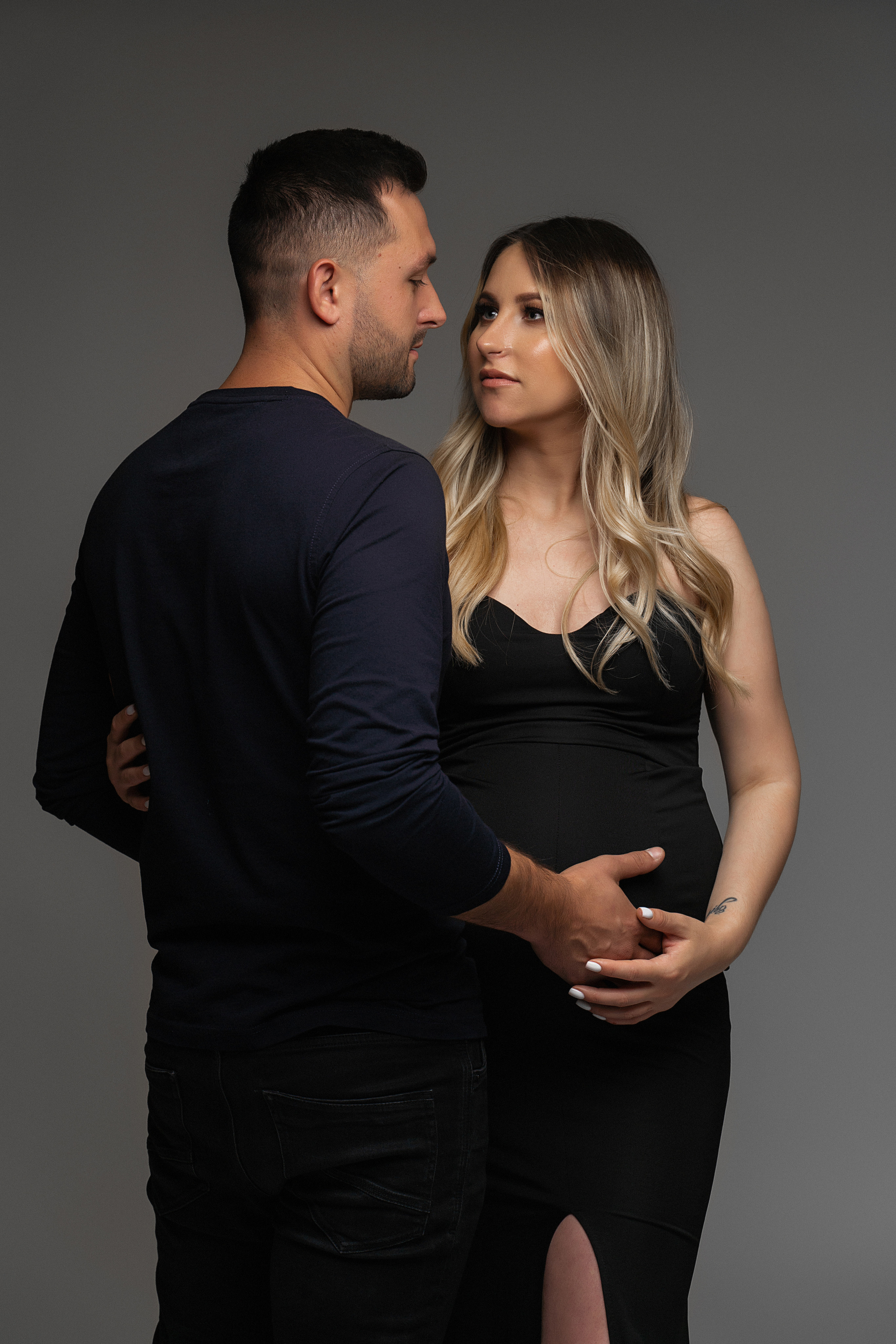 STUDIO: Violeta. Maternity/Love story/Wedding photographer