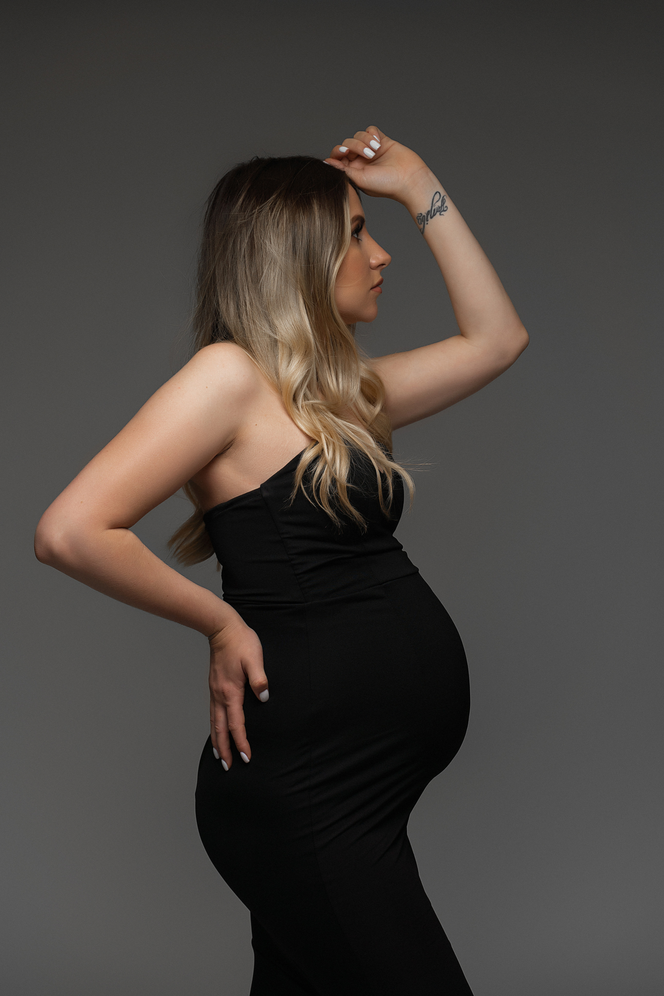 STUDIO: Violeta. Maternity/Love story/Wedding photographer