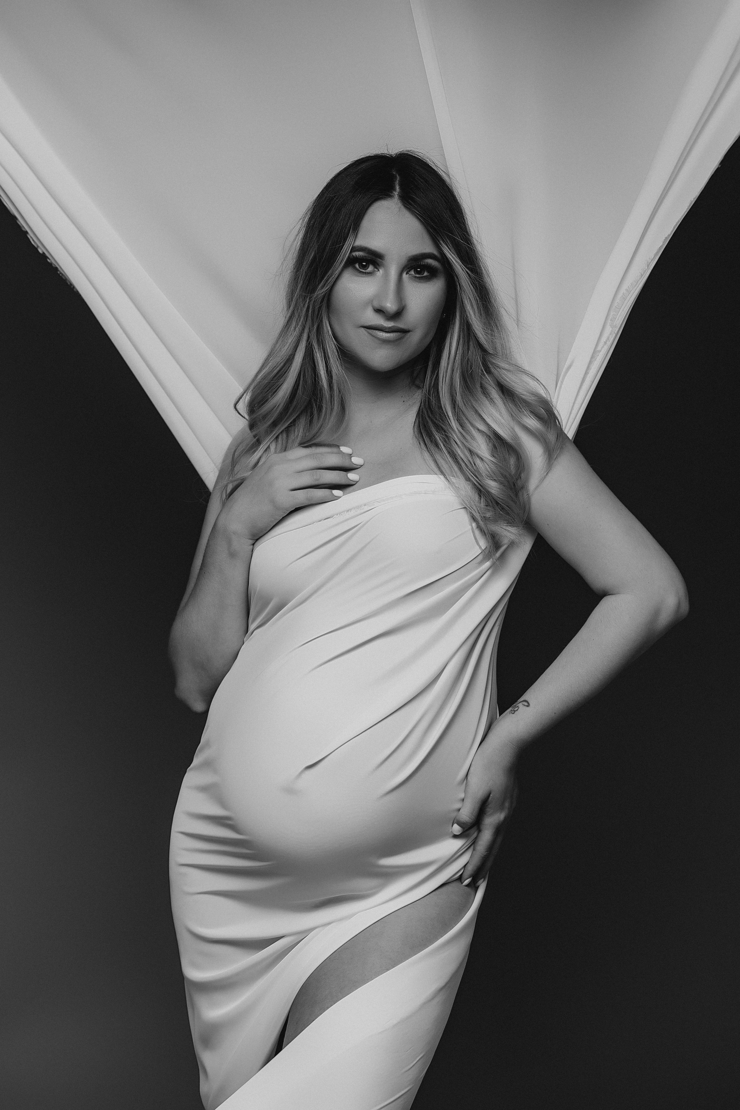 STUDIO: Violeta. Maternity/Love story/Wedding photographer