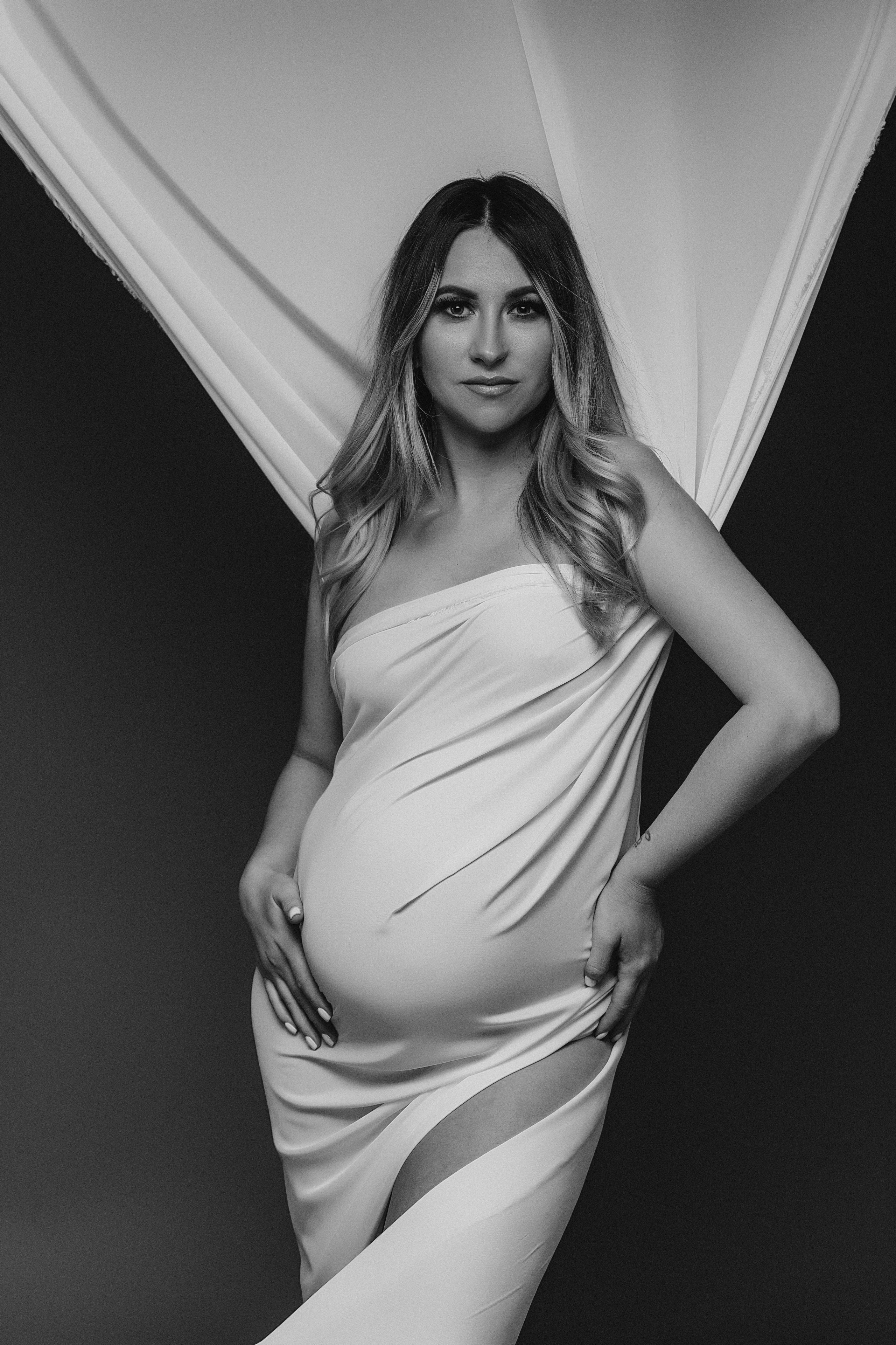 STUDIO: Violeta. Maternity/Love story/Wedding photographer