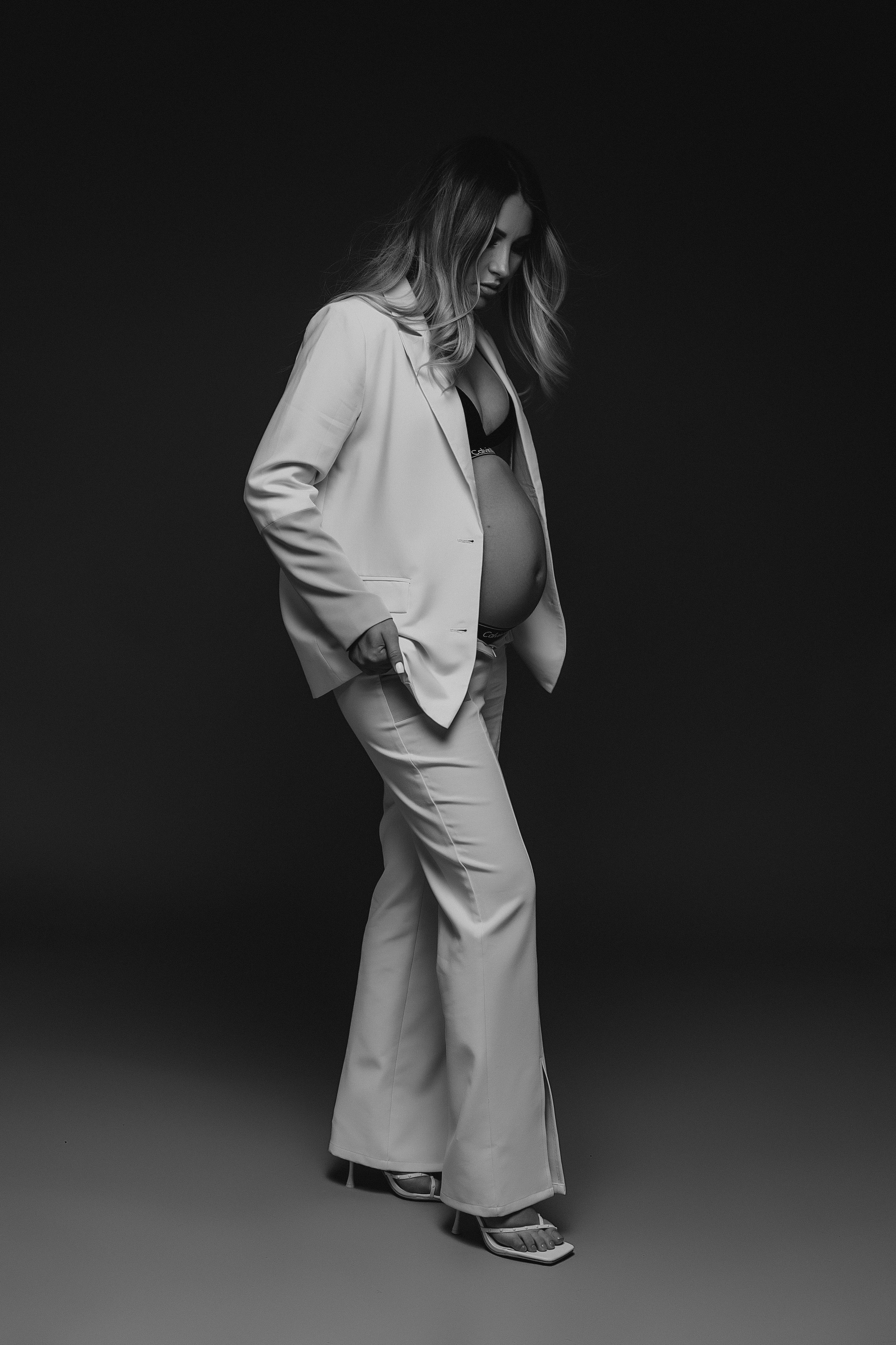 STUDIO: Violeta. Maternity/Love story/Wedding photographer