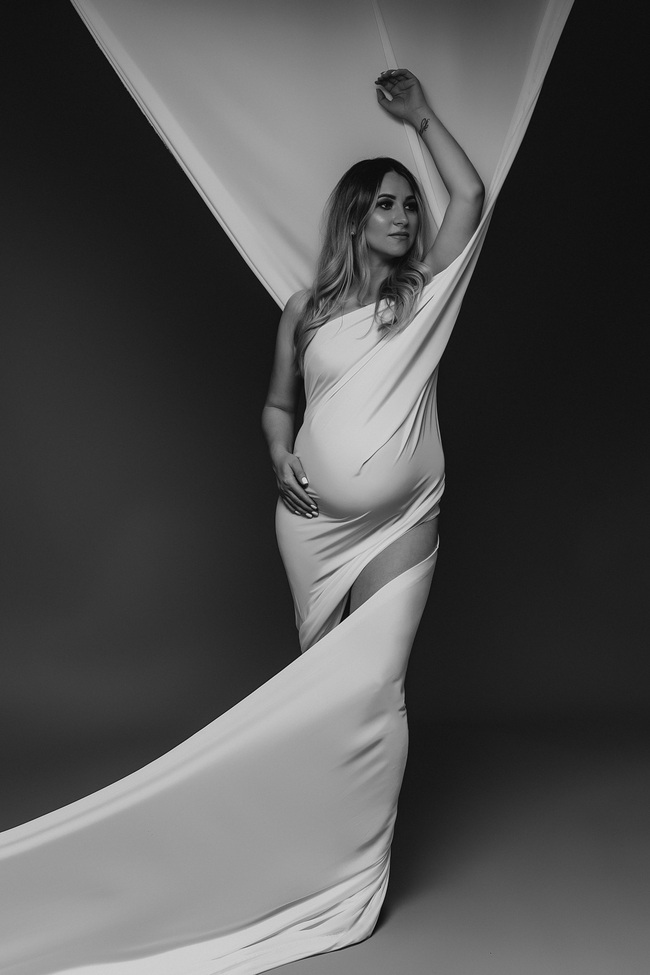 STUDIO: Violeta. Maternity/Love story/Wedding photographer