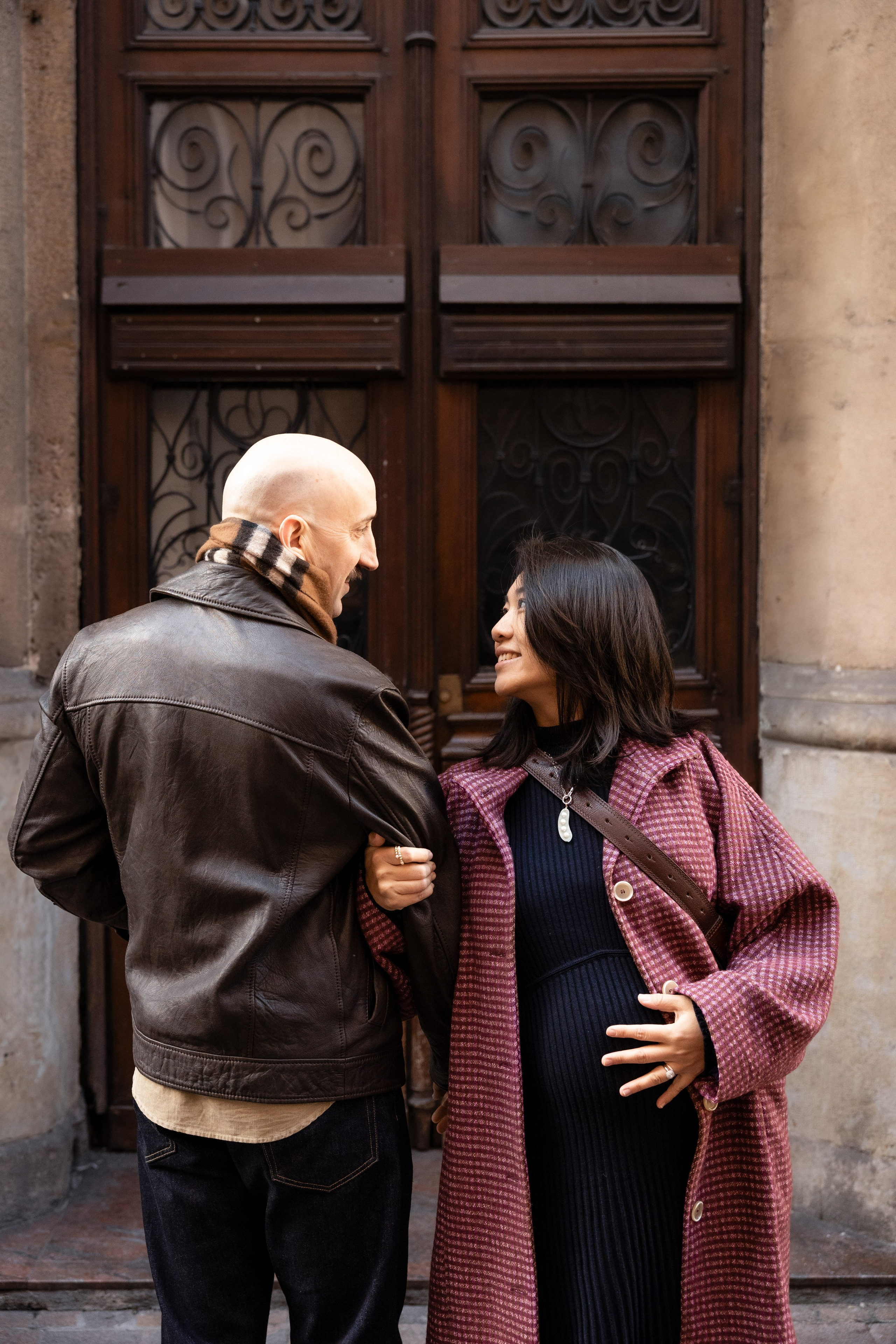 Christmas maternity photo session in Toulouse. Eugenie Smirnova — wedding, corporate and lifestyle photographer in Toulouse and Southwest France