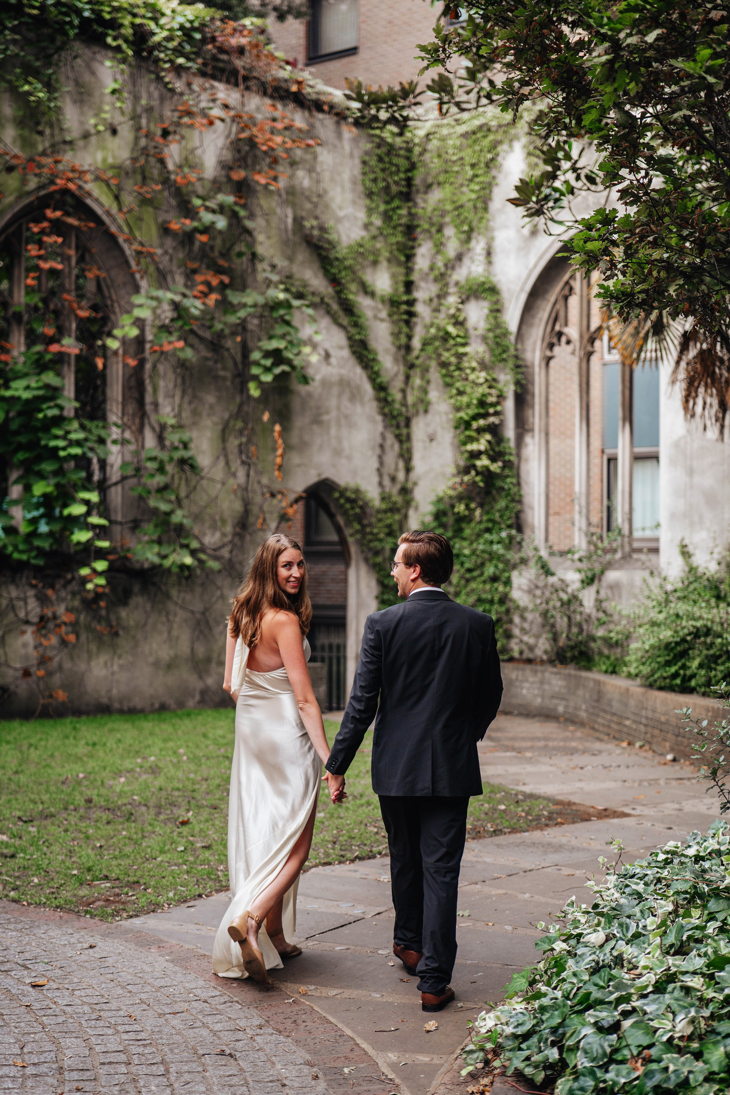 Love near Tower. Wedding and family photographer in London