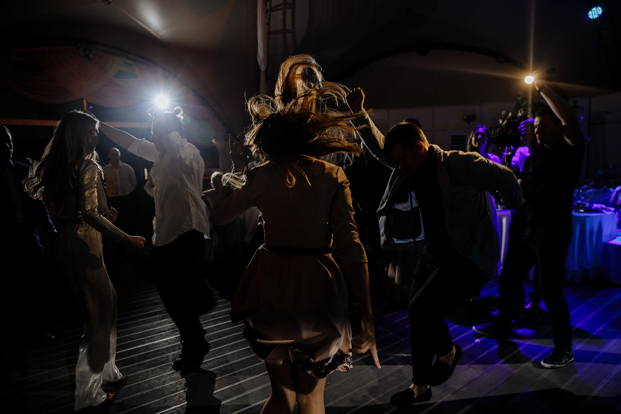 Wedding guitarist solo, by Tanya Bogdan, Cornwall wedding photographer.