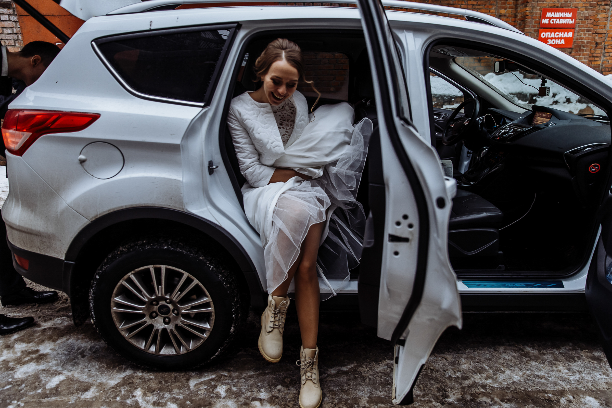 Bride arriving at city venue, by Tanya Bogdan, Bude, Cornwall wedding photographer.  