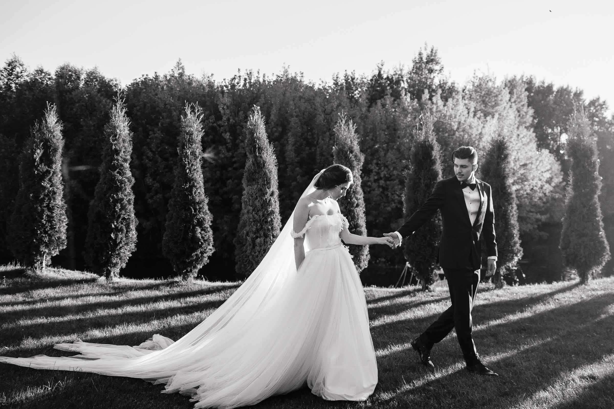 Couple’s walk after ceremony, by Tanya Bogdan, Bude wedding photographer.  