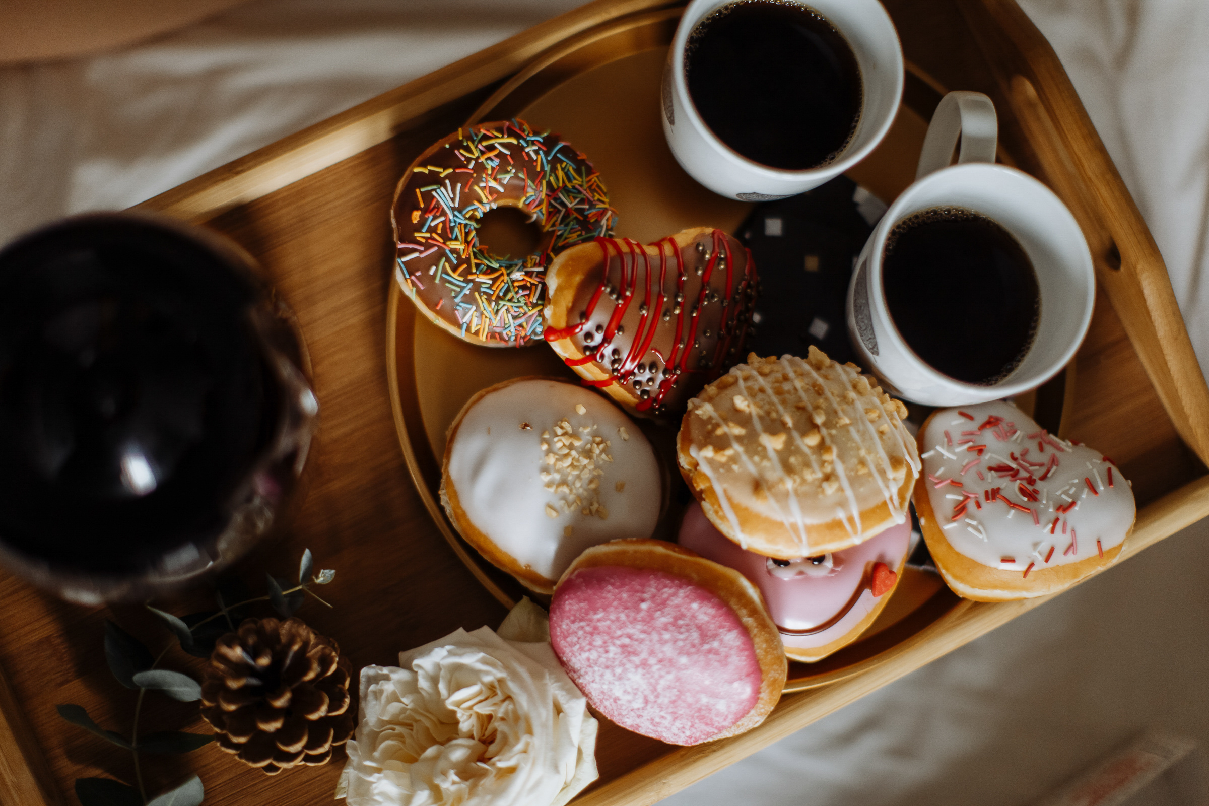 Pre-wedding coffee and doughnuts, by Tanya Bogdan, St Ives wedding photography.  