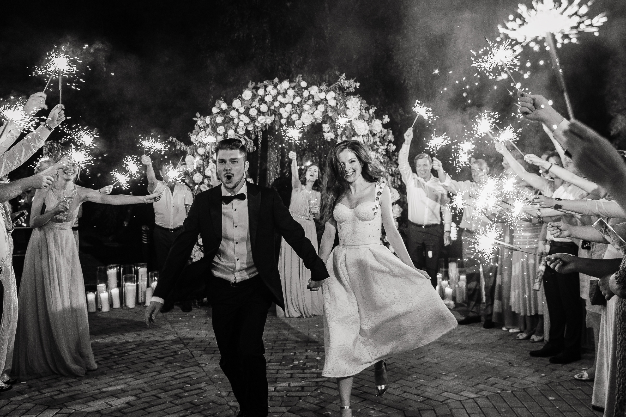 Couple’s sparkler run in evening, by Tanya Bogdan, Bude editorial and reportage wedding photography.  