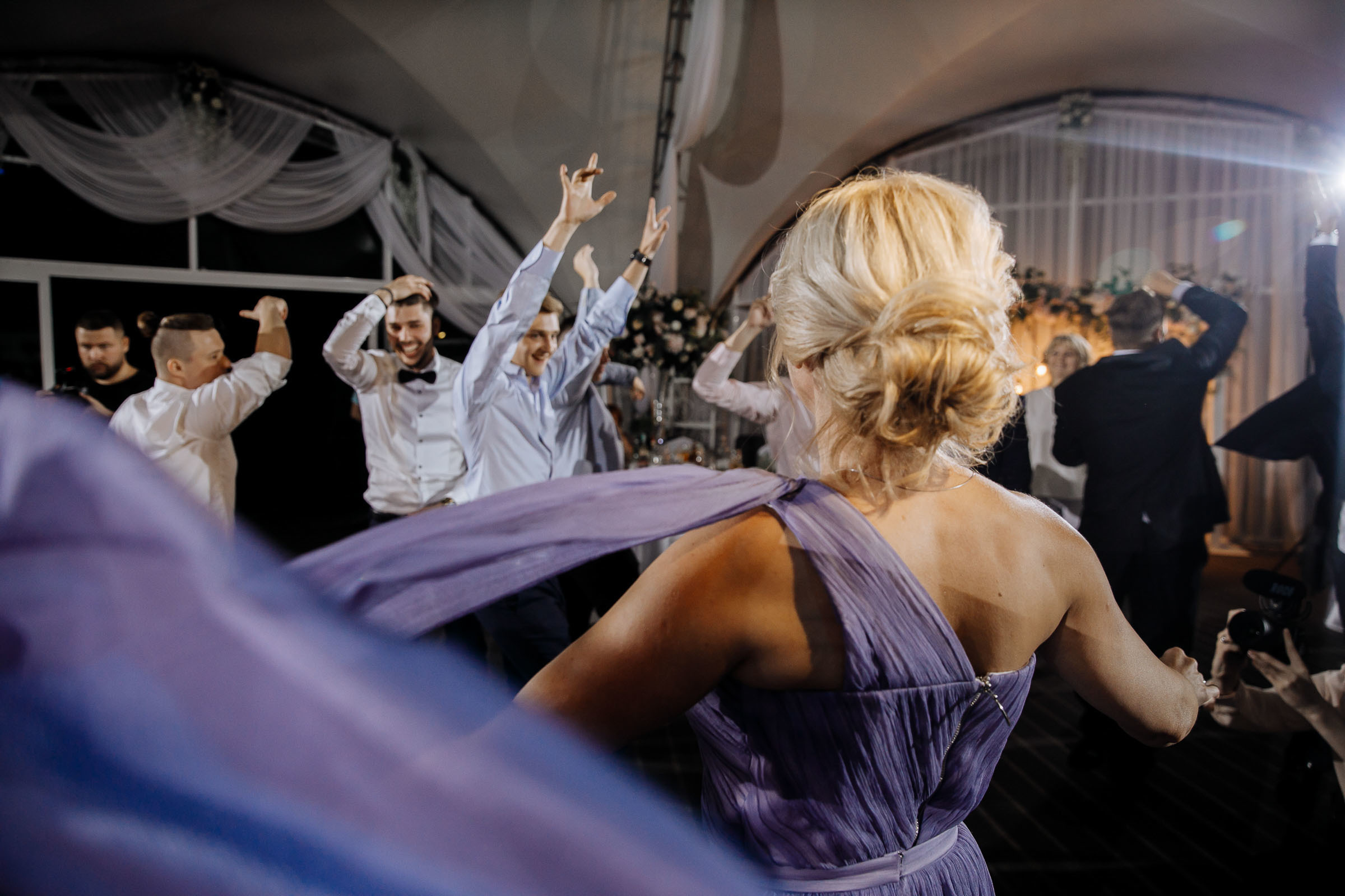 Dance floor fun, by Tanya Bogdan, Newquay wedding photographer.