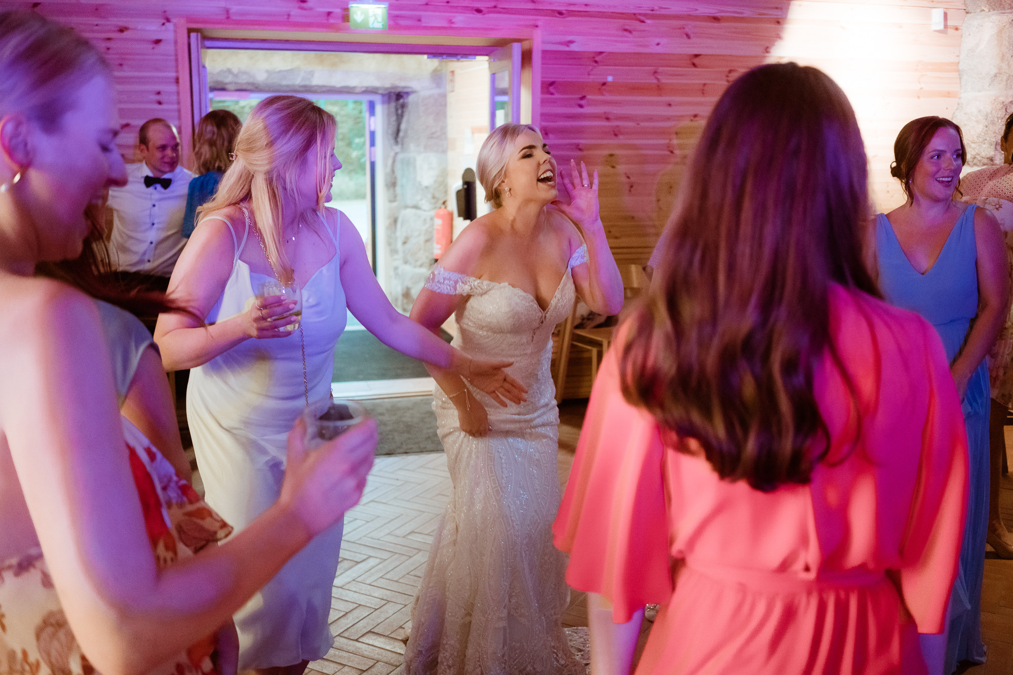 Sini&Otto, Wohls gård, hääkuvaaja Kirkkonummi