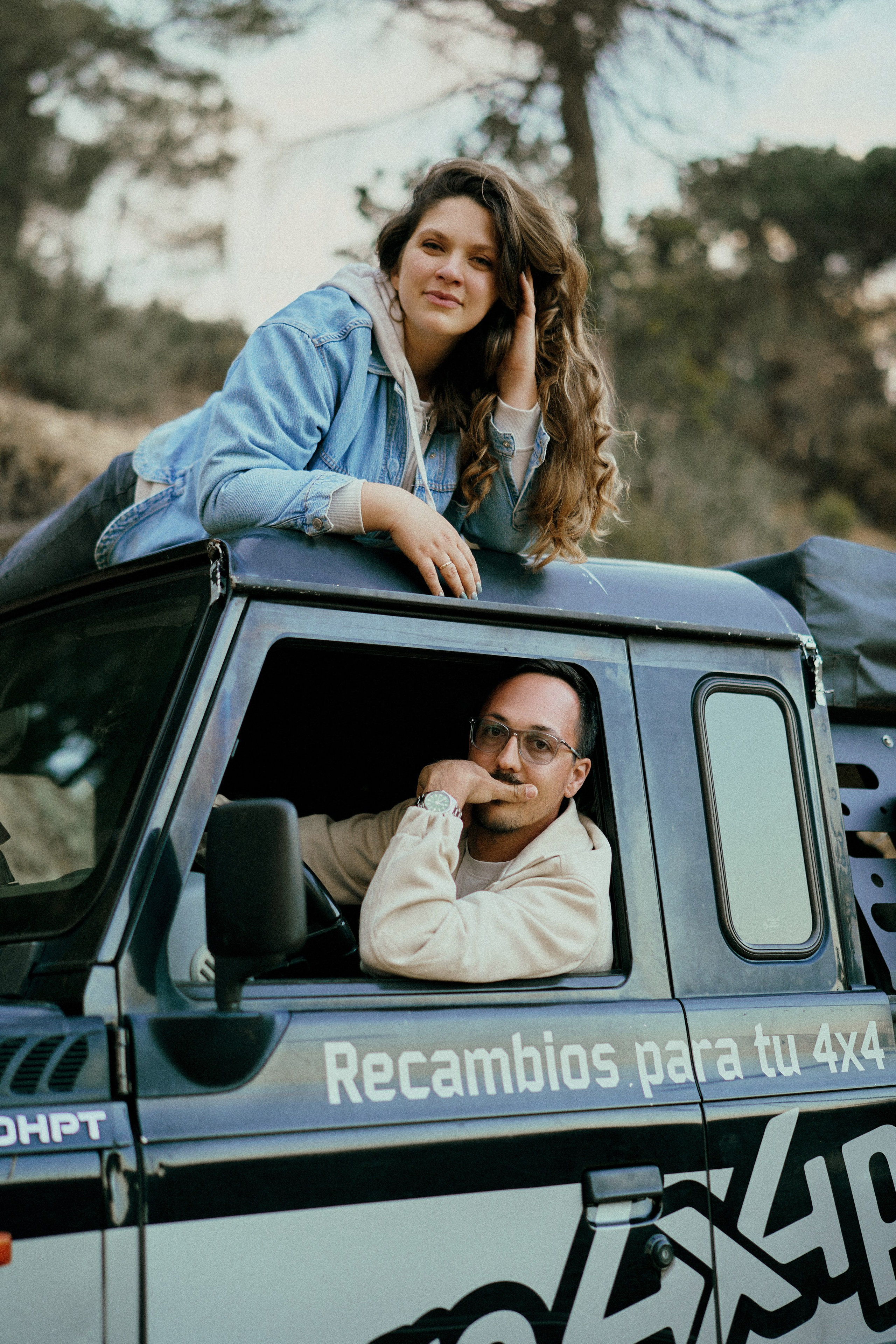 Луис и Лена. Машина