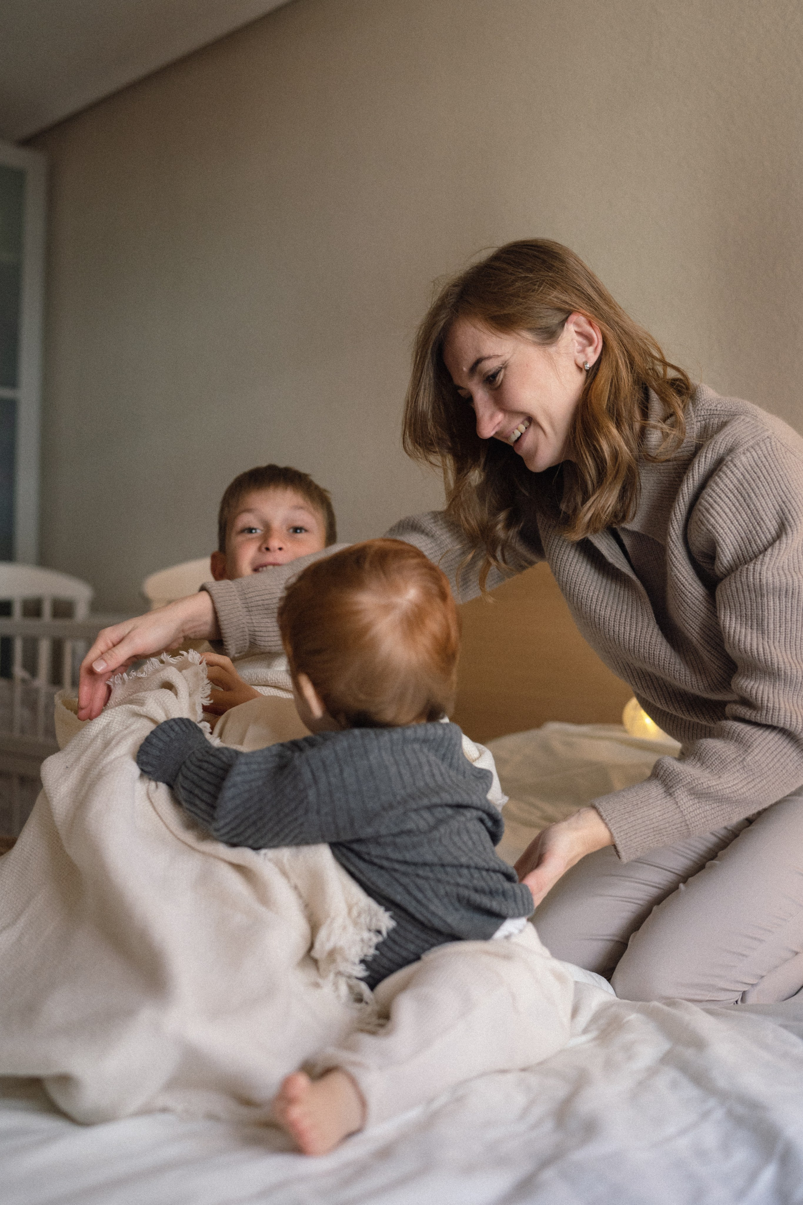 Family Photoshoot Spain with kids. Photographer in Madrid, Spain. Alyona Belyaninova