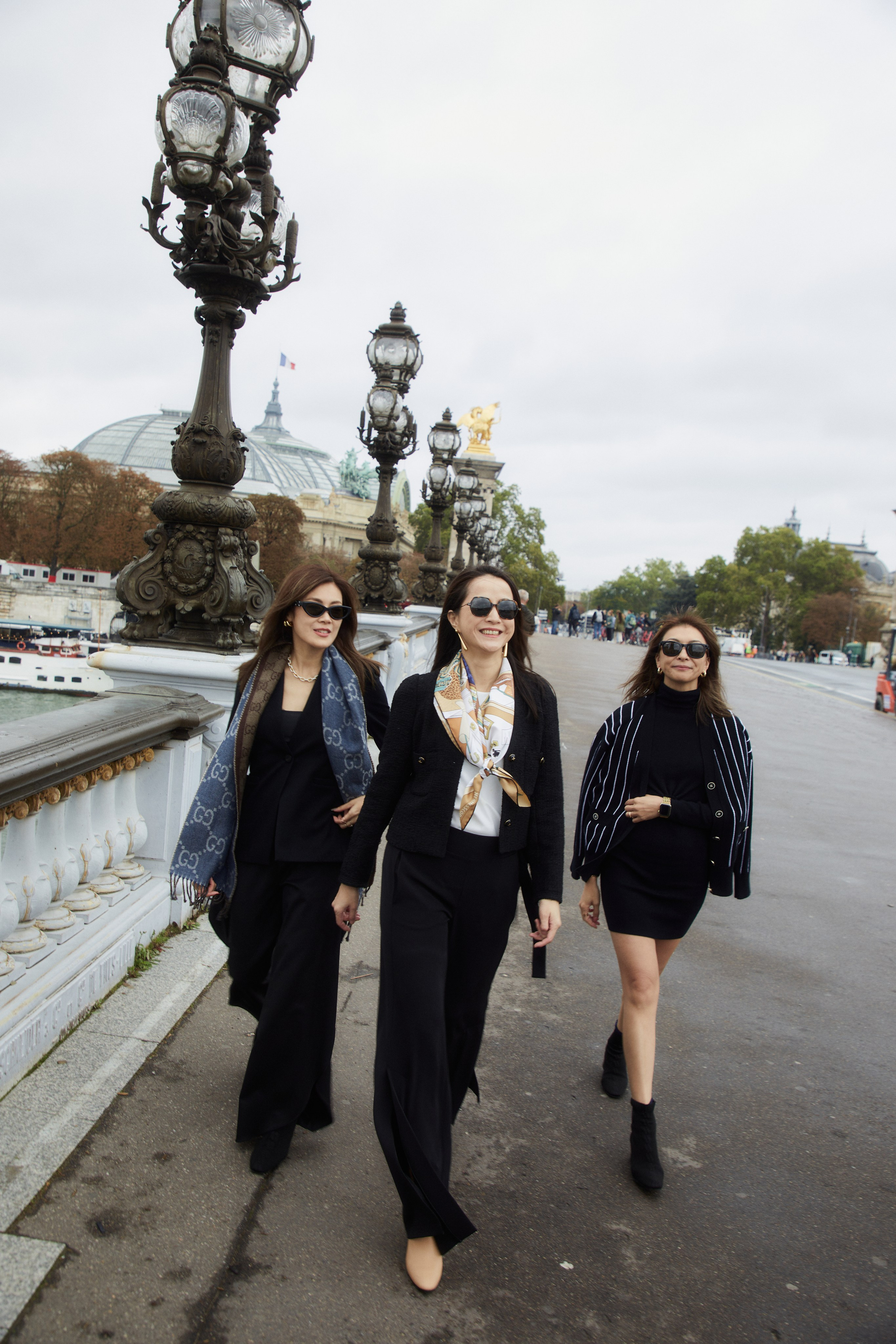 Friends. Photographer in Paris