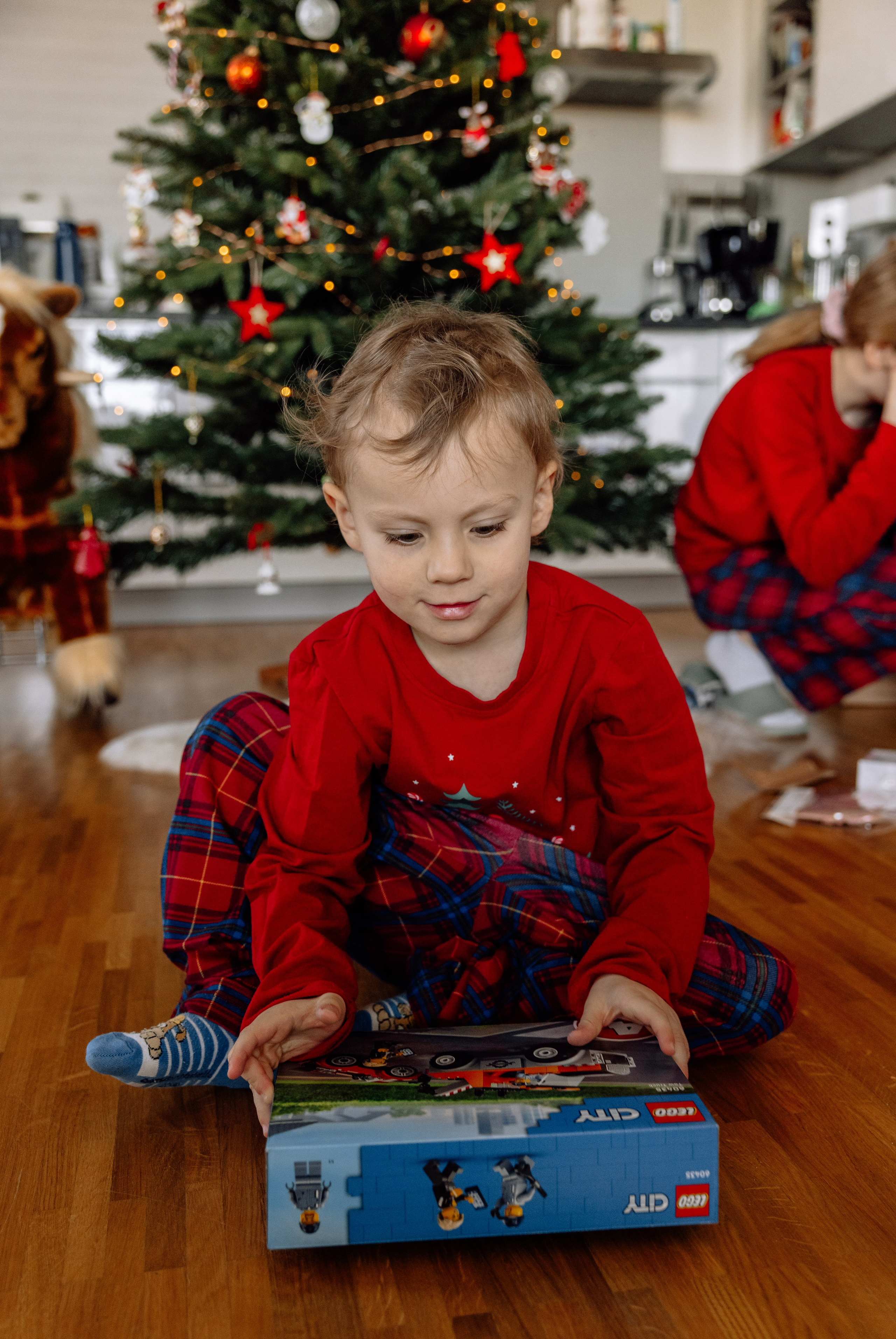Weihnachten Zuhause mit Kindern. Hochzeitsfotograf München Taufe Familienfotograf Tanja Mauke