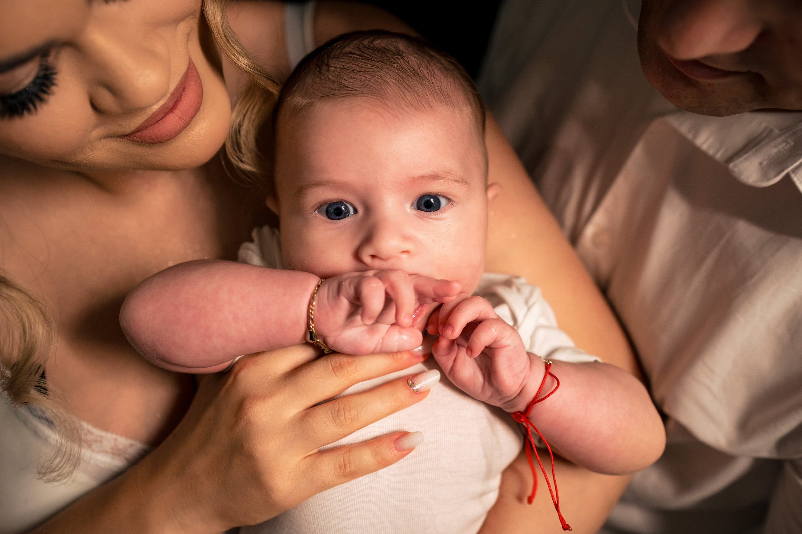 Andreea, Damian si Aris. Acasă