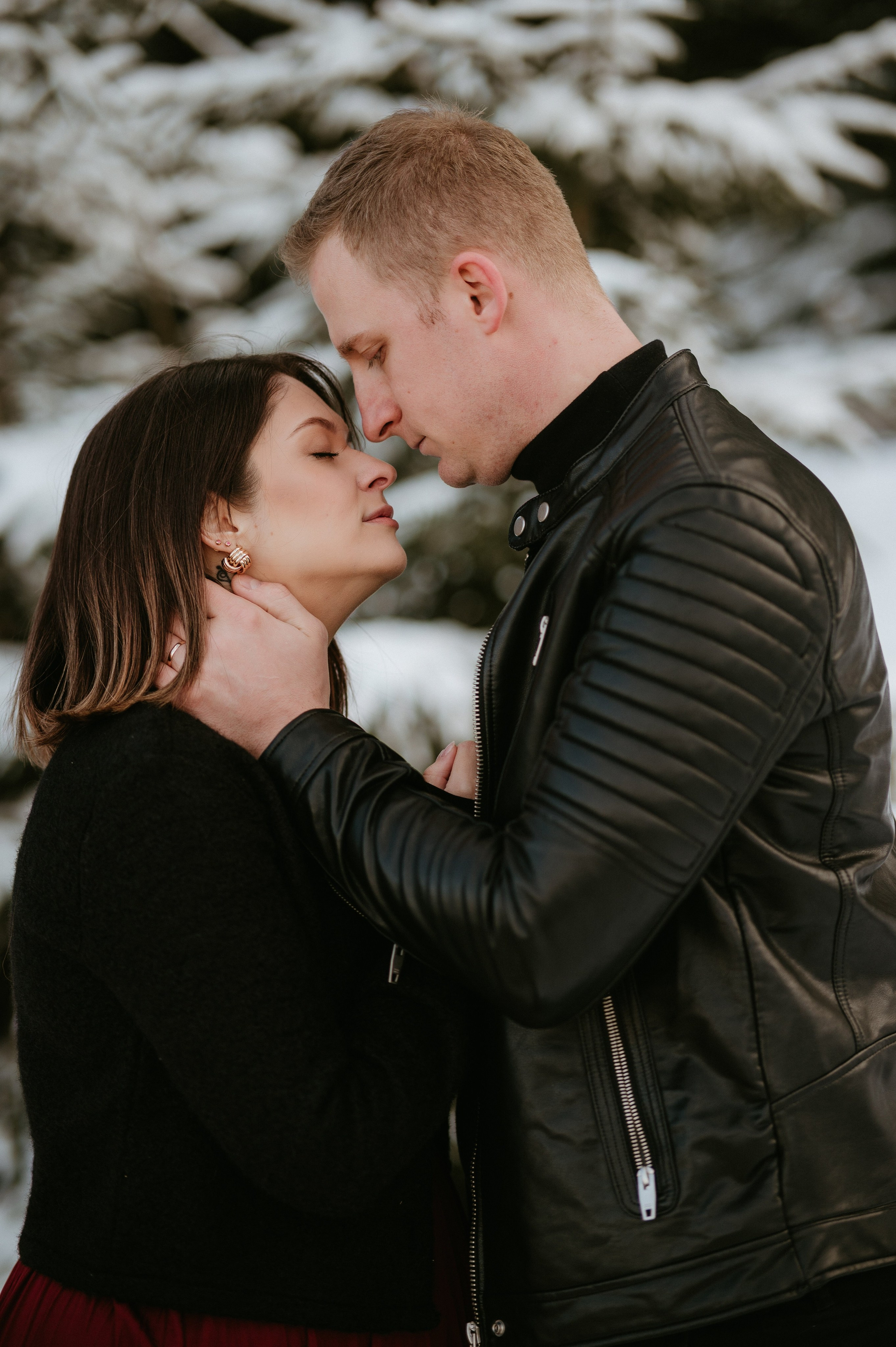 Ședință Foto de Familie la Munte – Fotografii de Iarnă în Lupcina. Valentin Melen - fotograf de nunta 🤍