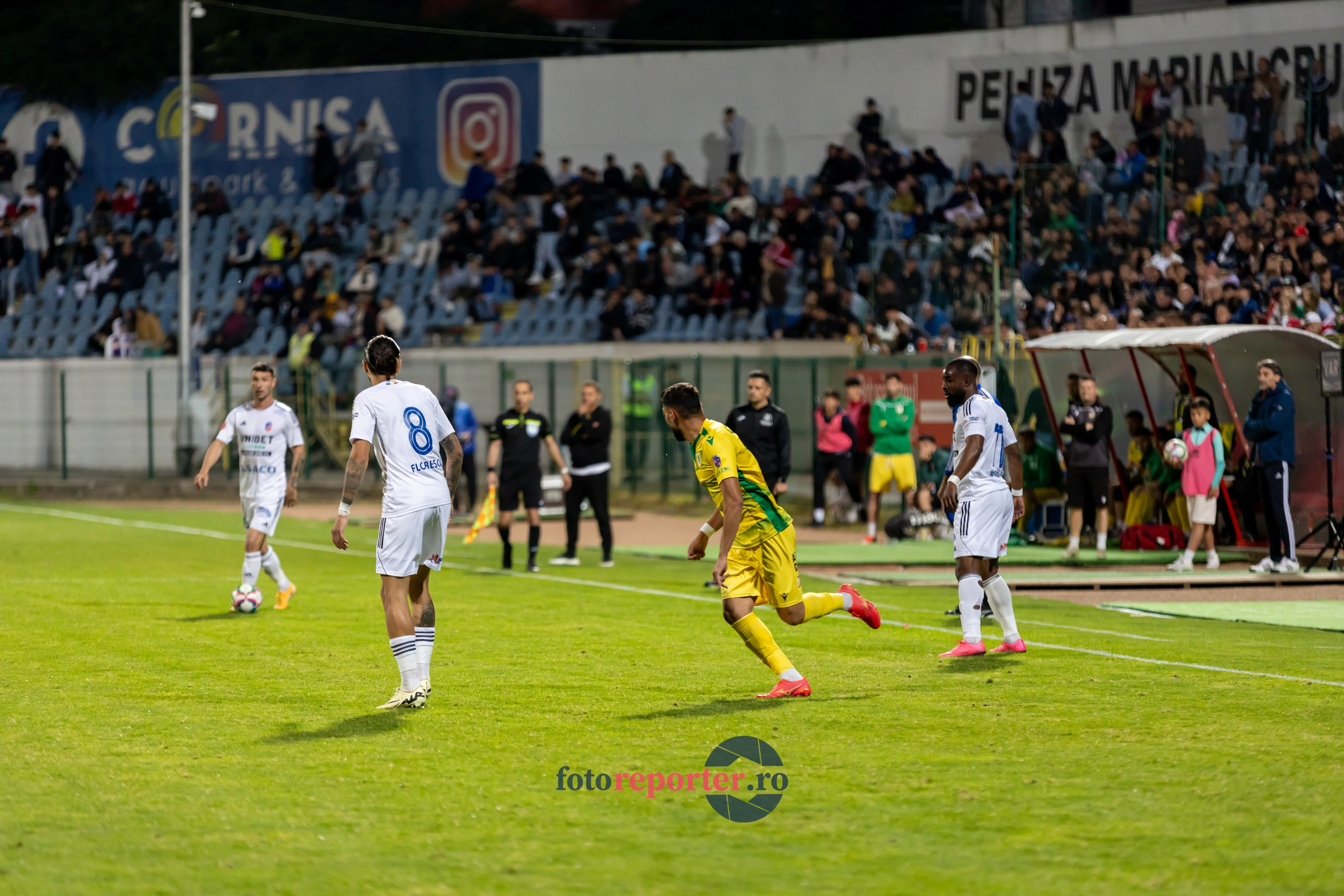 Galerie Foto: FC Botoșani vs. CS Mioveni - Pe 17 mai 2024, am fost martorii unei partide incredibile între FC Botoșani și CS Mioveni, în prima manșă a barajului pentru evitarea retrogradării. În fața unui stadion plin de emoție și speranță, echipa noastră a obținut o victorie importantă, cu un gol marcat de Aldair în minutul 93. 💪 *FC Botoșani 1-0 CS Mioveni*⚽️ Urmăriți momentele cheie ale meciului și bucuria suporterilor în această galerie foto! Pregătiți-vă pentru meciul de retur de pe 24 mai, când vom lupta din nou pentru a rămâne în prima ligă.#FCBotoșani #CSMioveni #BarajRetrogradare #ForzaBotoșani 