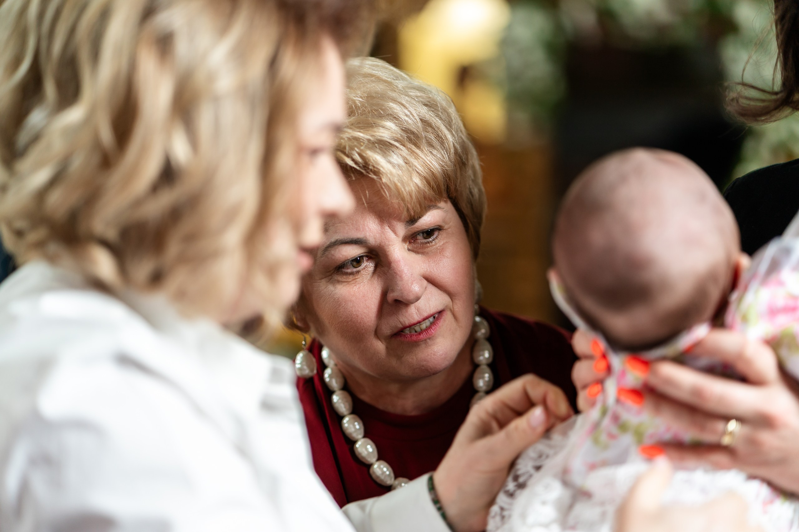 fotograf botez , fotografie botez Botoșani, fotograf Alin Chirilă, amintiri botez, fotografii botez, botez Miruna Parascheva, fotograf copii, fotografie botez în Botoșani-alt="botez , fotografie botez Alin Chirilă, amintiri botez, fotografii emoționante botez Botoșani"-- fotografii-botez-bebelus- amintiri-botez-micuț- moment-sfânt-crestinare- fotografie-emotionanta-botez- detalii-botez-bebelusi- parinti-fericiti-la-botez- fotograf-botez-profesionist- botez-in-biserica-ortodoxa- micuț-botezat-cu-emoție- zâmbete-și-lacrimi-la-botez- bebeluș-la-cristelniță- decor-botez-colorat- botez-cu-dragoste-și-credință- emotie-pura-la-botez- fotograf-botez-botosani- botez-iasi-suceava-fotograf- amintiri-nepretuite-botez-- Preotul ținându-l pe micuțul Mathias Gabriel la botez, în biserica Înălțarea Domnului, Copălău  - Detalii de la botezul lui Mathias – lumânare, trusou și icoană  - Familia lui Mathias Gabriel alături de micuț, în ziua botezului  - Portret emoționant cu mama și bebelușul în brațe, în biserică,fotograf profesionist evenimente Botoșani, Iași, Suceava, Fălticeni, Bacău, Pașcani, Roman - AlinoFotoStudio by Alin Chirilă - servicii foto nuntă, botez, cununie, ședințe foto creative, albume personalizate, fotografii emoționante și calitative pentru cele mai importante momente din viață,fotograf nuntă Botoșani Alin Chirilă,  ședință foto botez Iași - AlinoFotoStudio,  servicii fotograf profesionist evenimente Suceava,  fotograf cununie civilă Fălticeni - Alin Chirilă,  album foto nuntă personalizat Bacău.“Bebeluș botezat în biserică, ținut în brațe de nași”	•	“Detaliu cu lumânarea de botez decorată cu flori albe”	•	“Părinți emoționați alături de copilul lor la ceremonia de botez”	•	“Masa festivă de botez cu decor tematic și tort personalizat”	•	“Momentul în care preotul toarnă apă sfințită pe fruntea bebelușului”	“Bebeluș în rochie albă de botez, zâmbind în brațele mamei”	•	“Detaliu cu cruciulița de botez așezată pe o pernă de satin”	•	“Părinți și nași aprinzând lumânările în timpul ceremoniei de botez”	•	“Tort de botez decorat cu figurine tematice și numele copilului”	•	“Copil botezat dormind liniștit în pătuțul decorat festiv”	•	“Momentul în care preotul binecuvântează copilul în fața altarului”	•	“Invitați adunându-se în jurul mesei festive la petrecerea de botez”	•	“Bebeluș ținând în mână o jucărie personalizată primită la botez”	•	“Familie fericită pozând împreună după ceremonia de botez”	•	“Decor tematic cu baloane și flori la locația petrecerii de botez” fotograf Botoșani fotograf evenimente fotograf botez Alin Chirila fotograf alinofotostudio.fotograf botez Amelis Maria, fotografie botez Botoșani, fotograf Alin Chirilă, amintiri botez, fotografii botez, botez Amelis Maria, fotograf copii, fotografie botez în Botoșani,