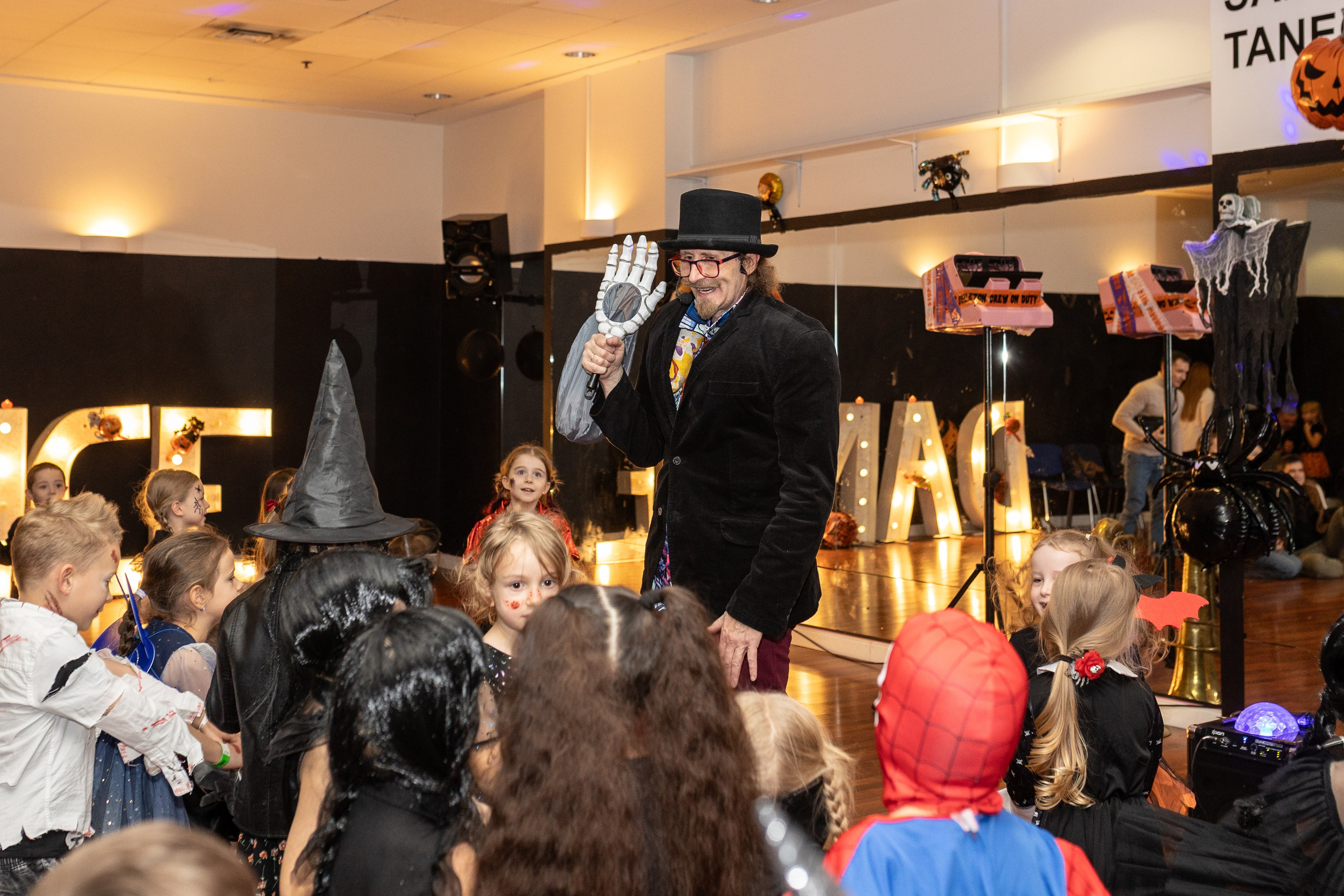 Leo dance studio Helloween 2025. Семейный и детский фотограф в Варшаве Мила Бобровская