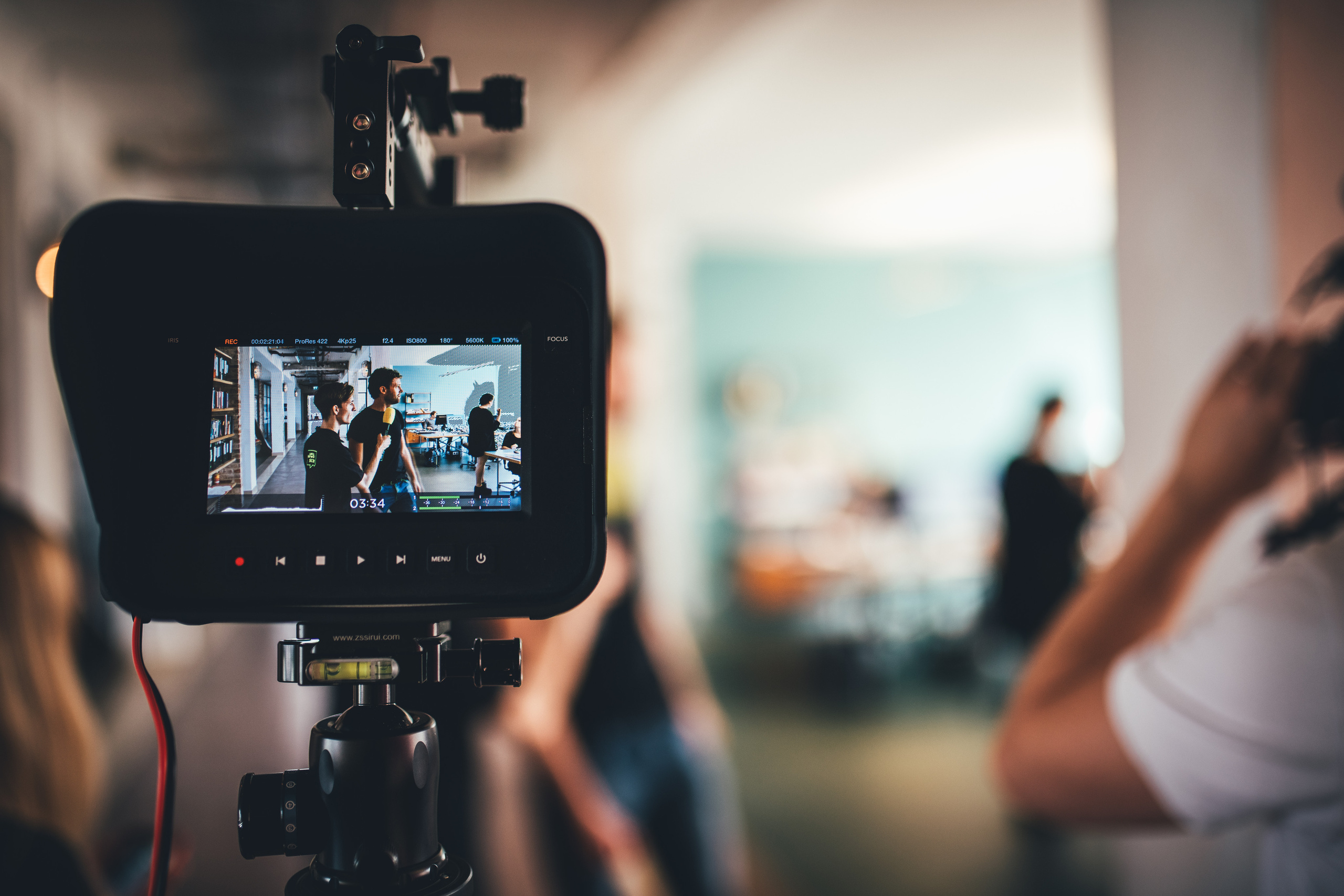 CONSENS & DREILANDMEDIEN. Ich bin Max, Designer, Art & Hochzeitsfotograf aus Germaringen